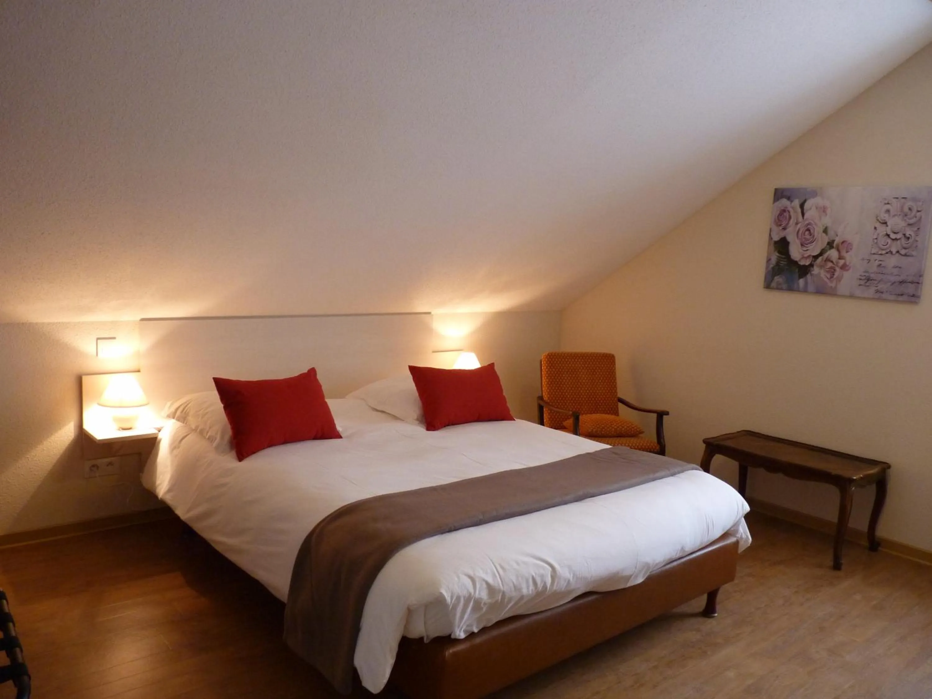 Photo of the whole room, Bed in Logis Hôtel Notre-Dame - restaurant ouvert midi et soir sauf dimanche soir