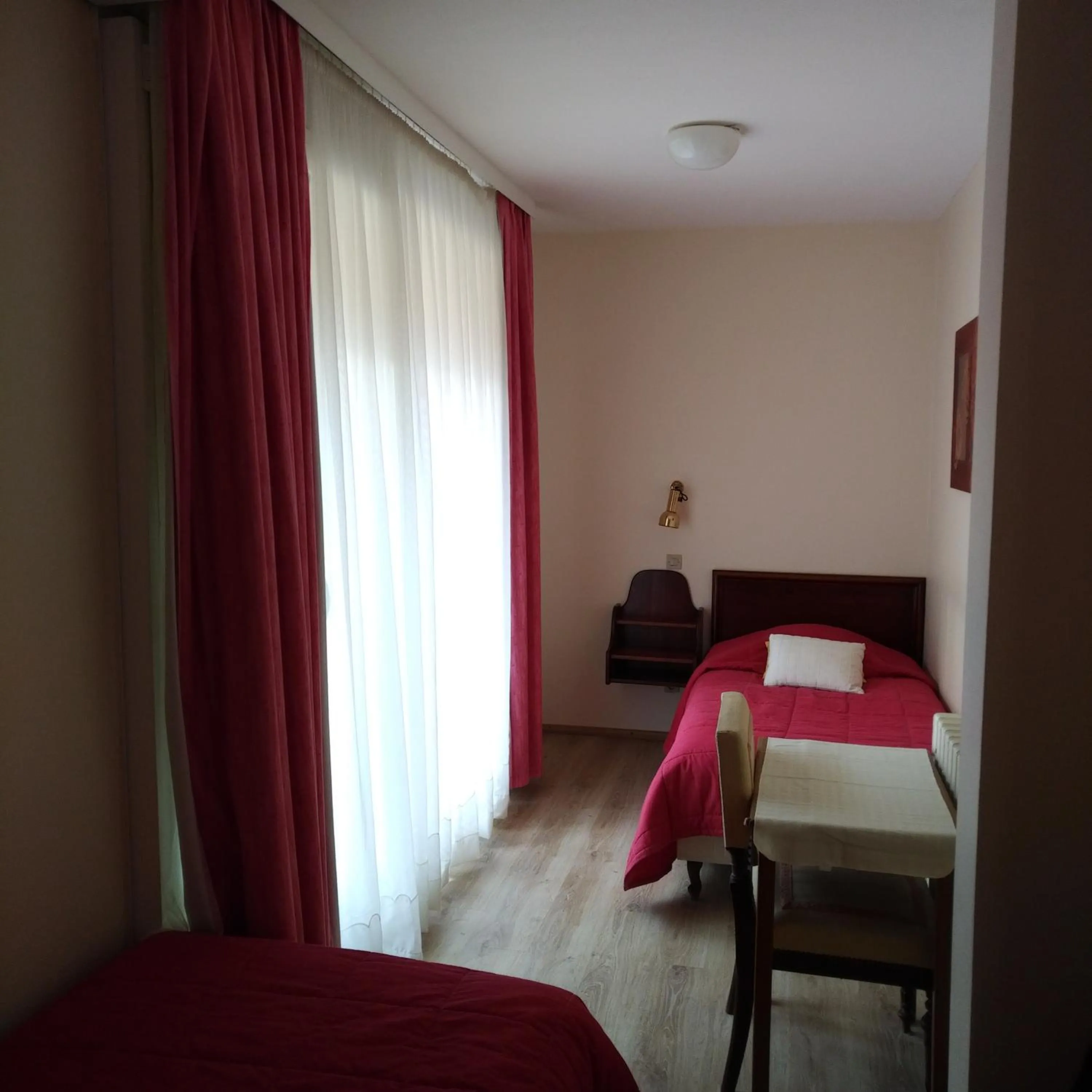 Family, Bed in Logis Hôtel Notre-Dame - restaurant ouvert midi et soir sauf dimanche soir