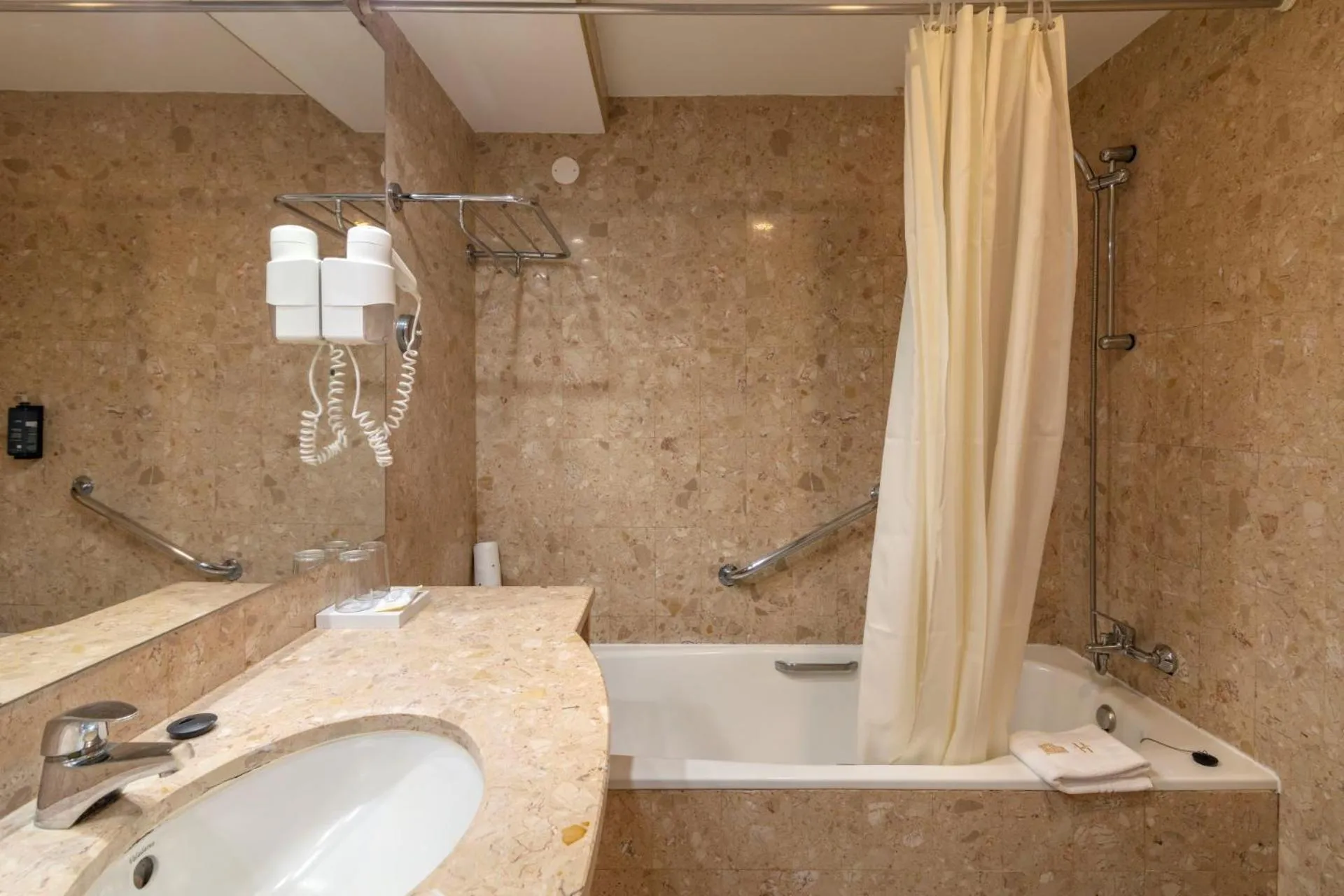 Bathroom in Hotel Gaivota Azores