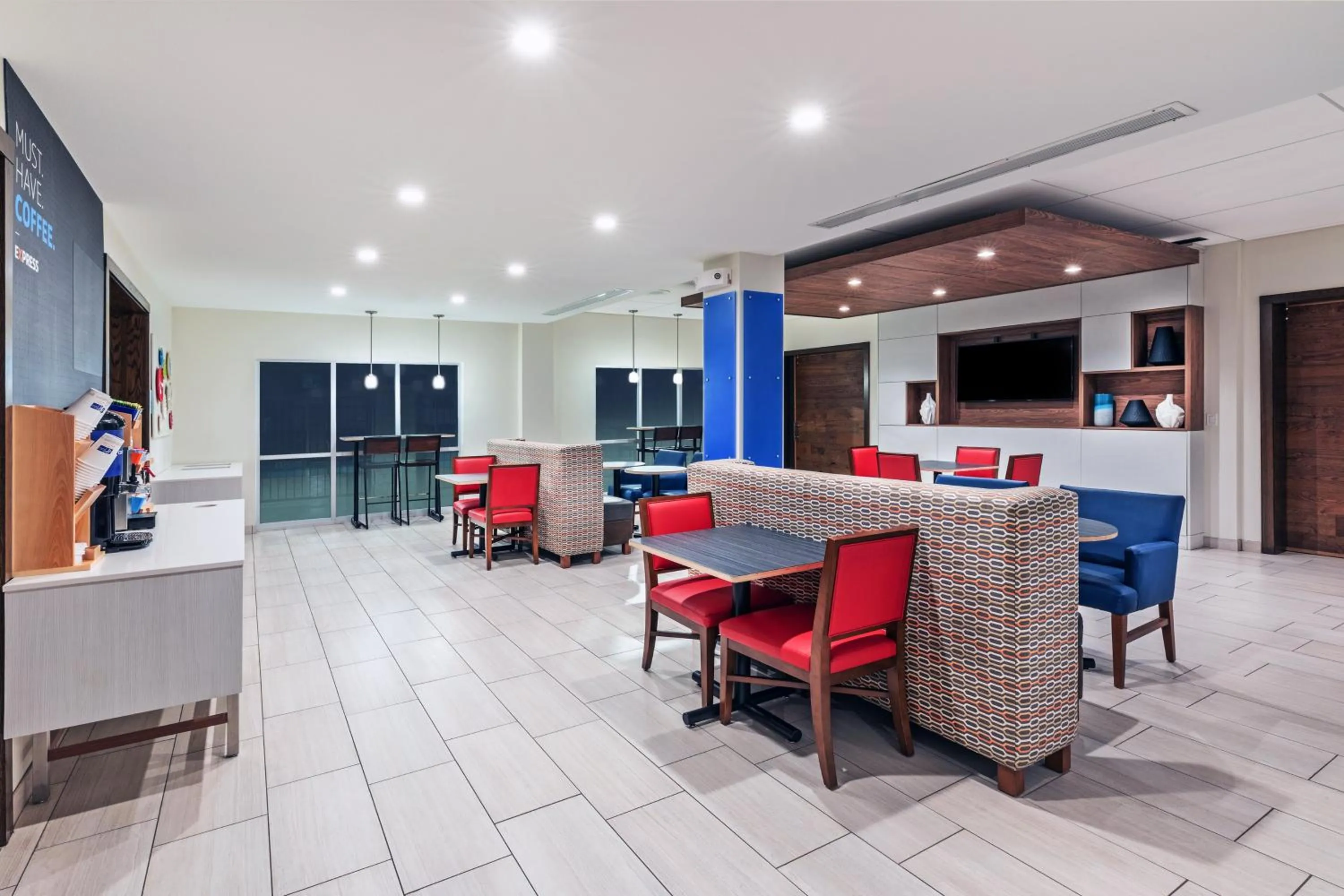 Breakfast in Holiday Inn Express & Suites Junction by IHG