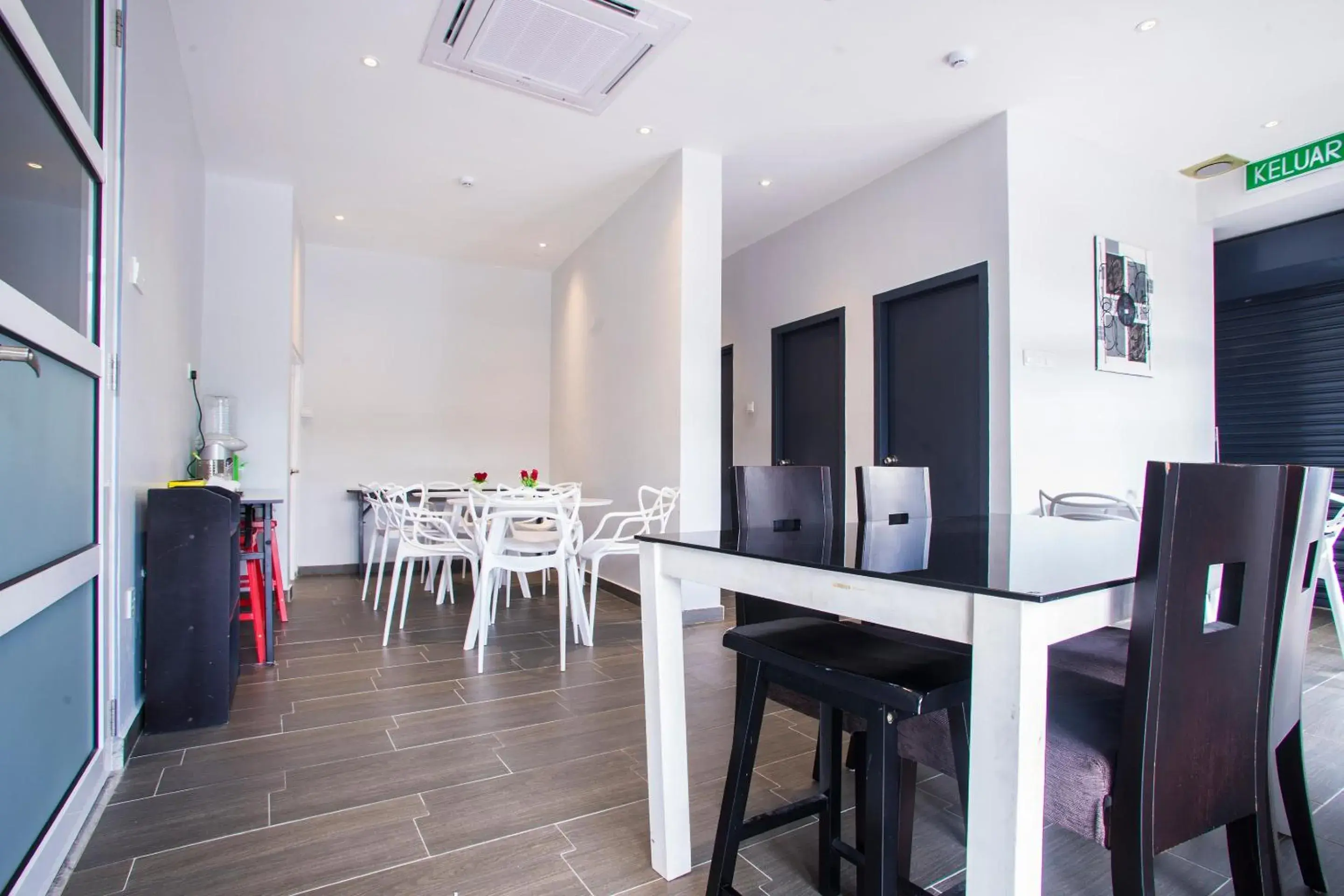 Restaurant/places to eat in Hotel O Gs Hotels Near Strand Mall Restaurant/places to eat in Hotel O Gs Hotels Near Strand Mall