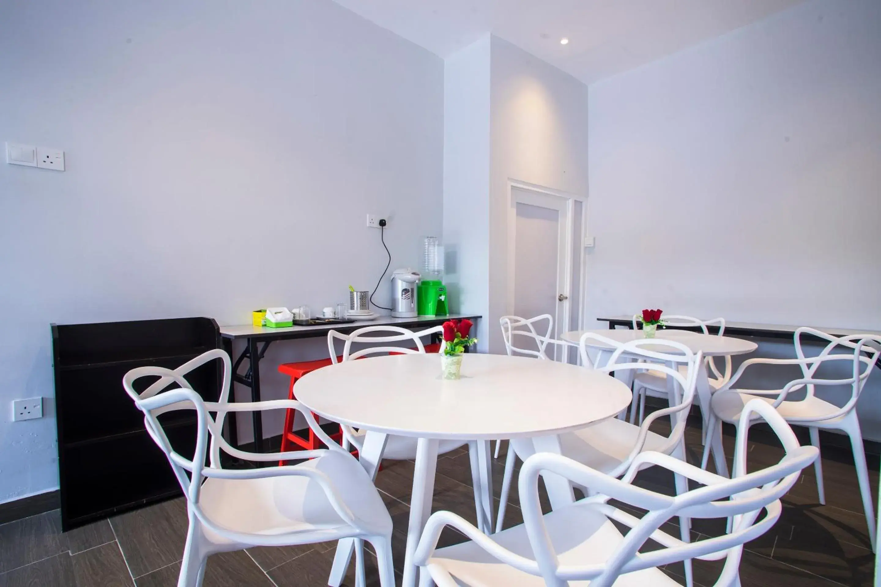 Restaurant/places to eat in Hotel O Gs Hotels Near Strand Mall Restaurant/places to eat in Hotel O Gs Hotels Near Strand Mall