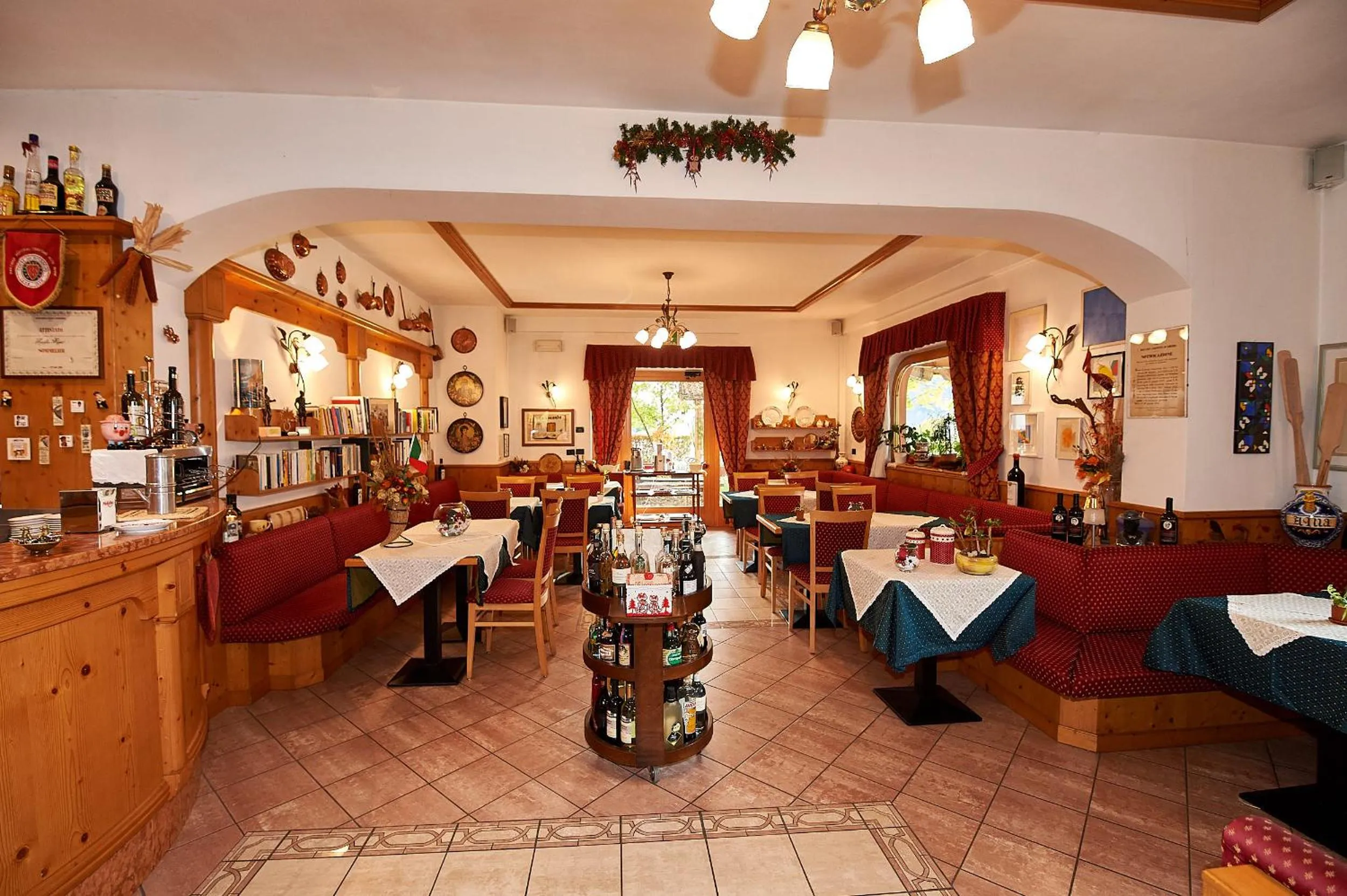 Library in HOTEL La Locanda