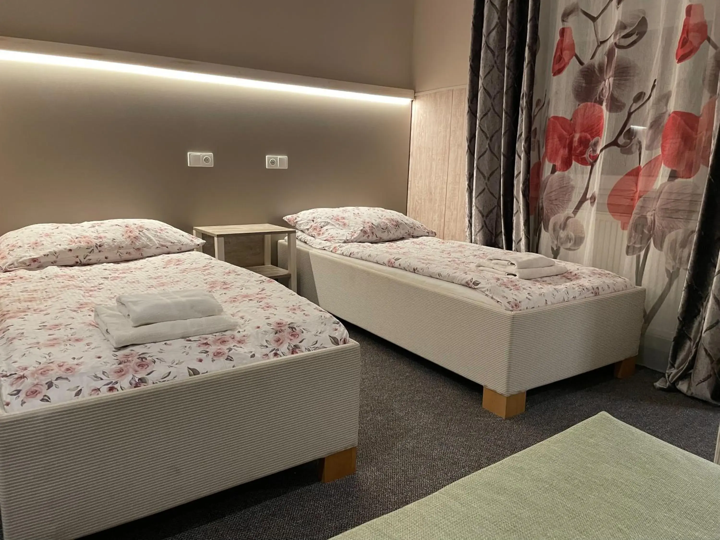 Twin Room with Bathroom - single occupancy in Hotel Herman Twin Room with Bathroom - single occupancy in Hotel Herman