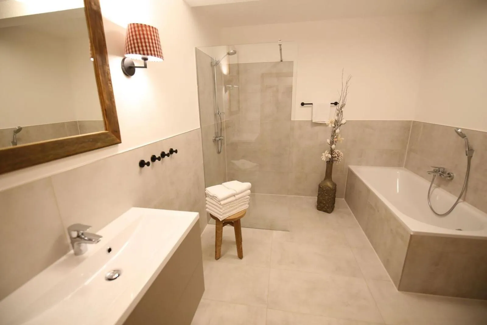 Bathroom in Aparthotel Deutscher Kaiser Ferienwohnungen