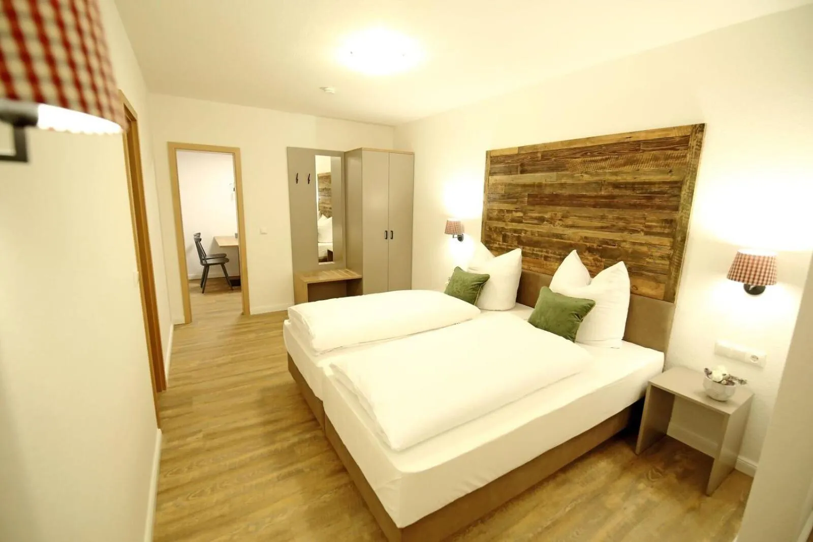 Bedroom, Bed in Aparthotel Deutscher Kaiser Ferienwohnungen