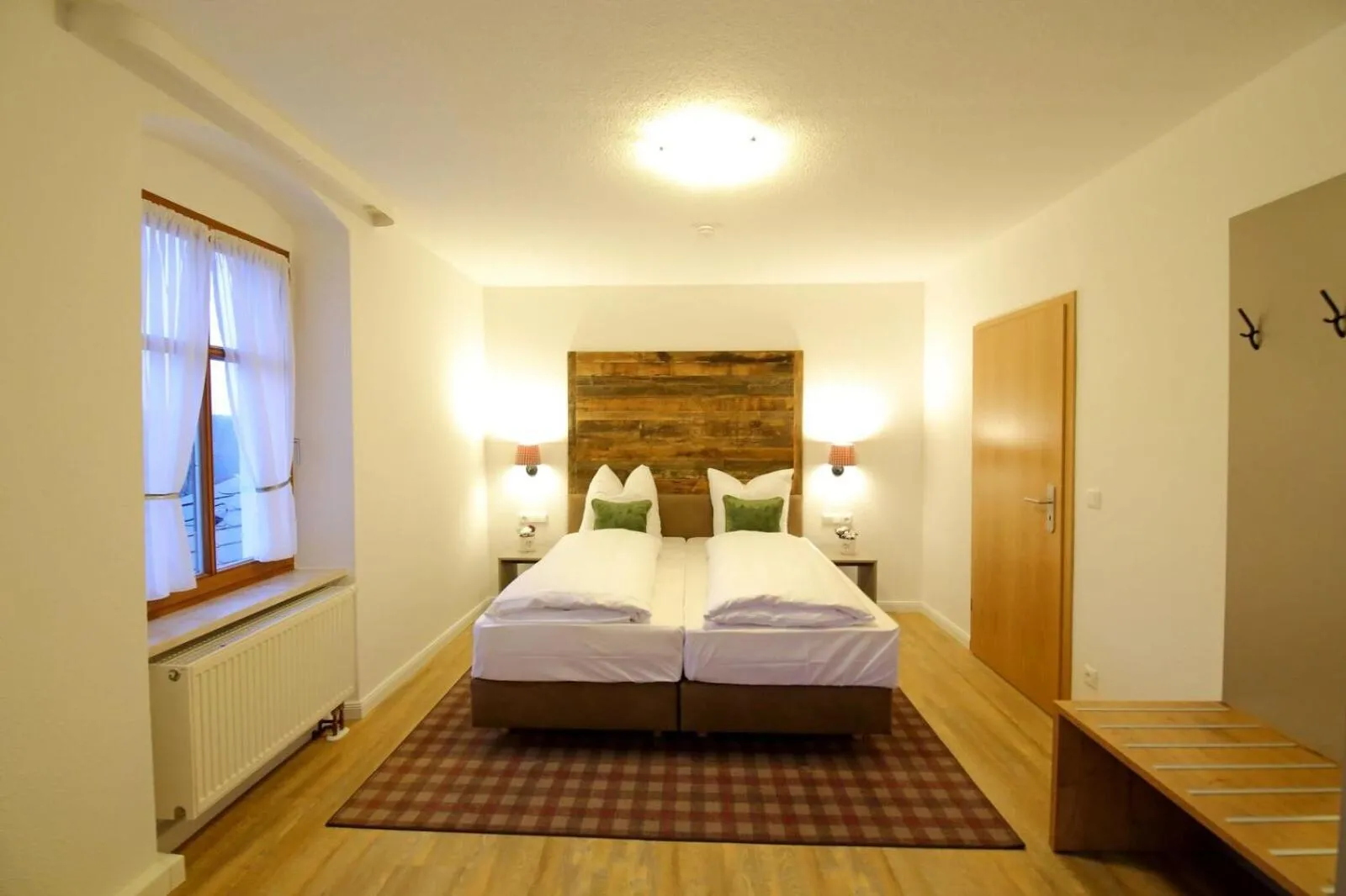 Bed in Aparthotel Deutscher Kaiser Ferienwohnungen