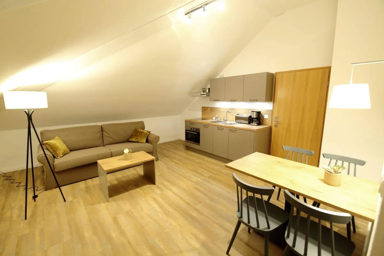 Kitchen or kitchenette in Aparthotel Deutscher Kaiser Ferienwohnungen