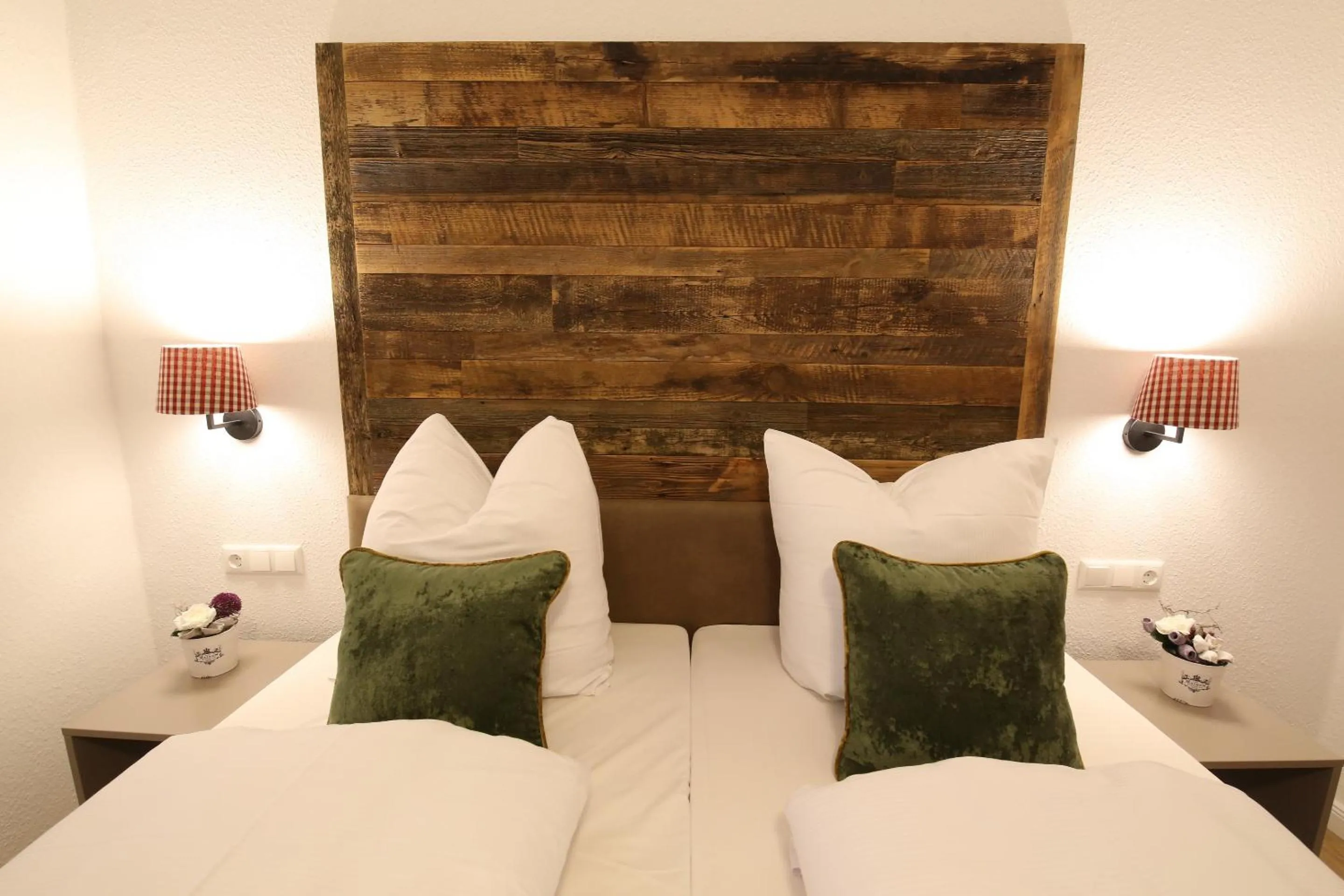 Bed in Aparthotel Deutscher Kaiser Ferienwohnungen