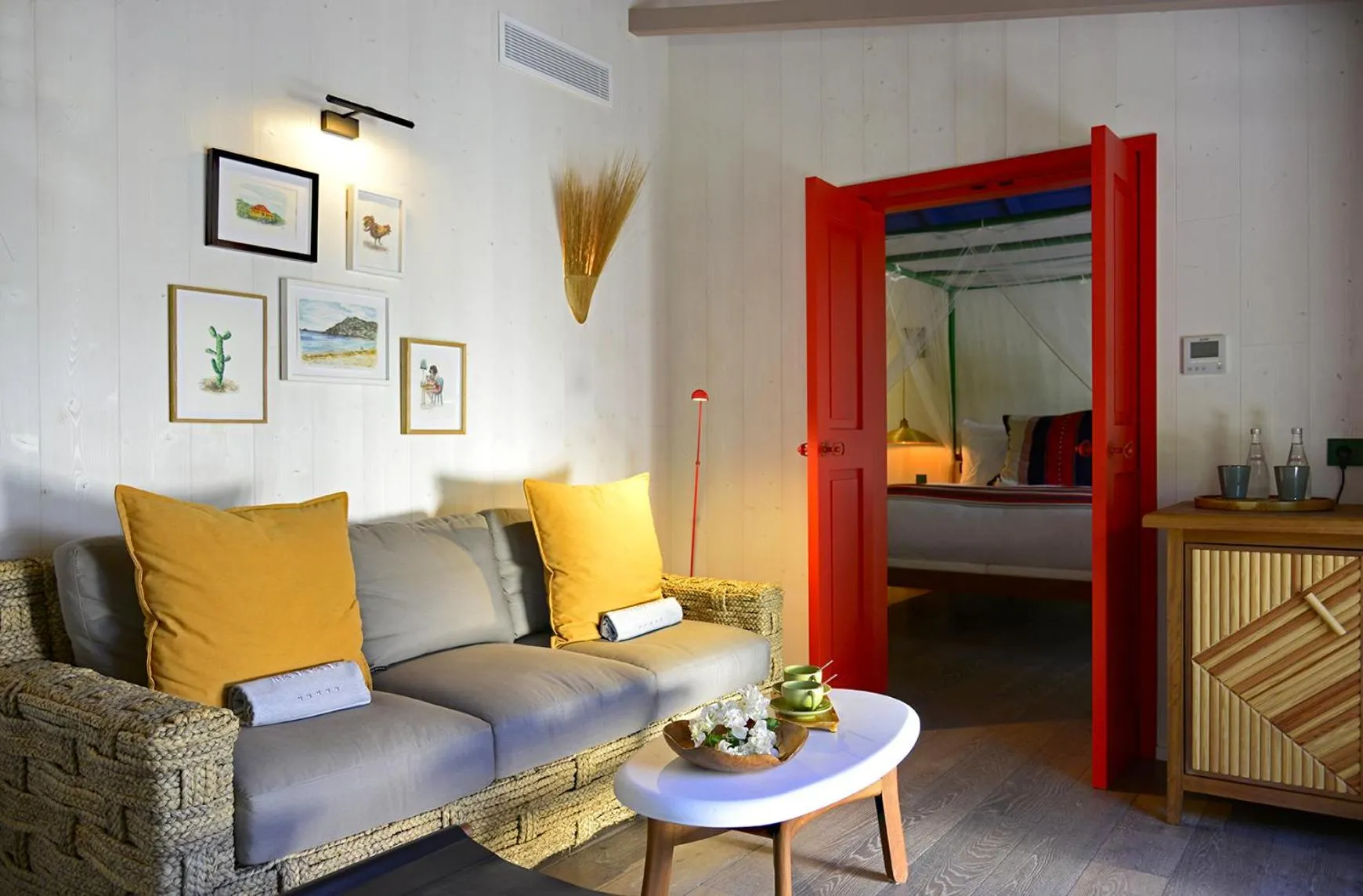 Living room, Bed in Hotel Manapany