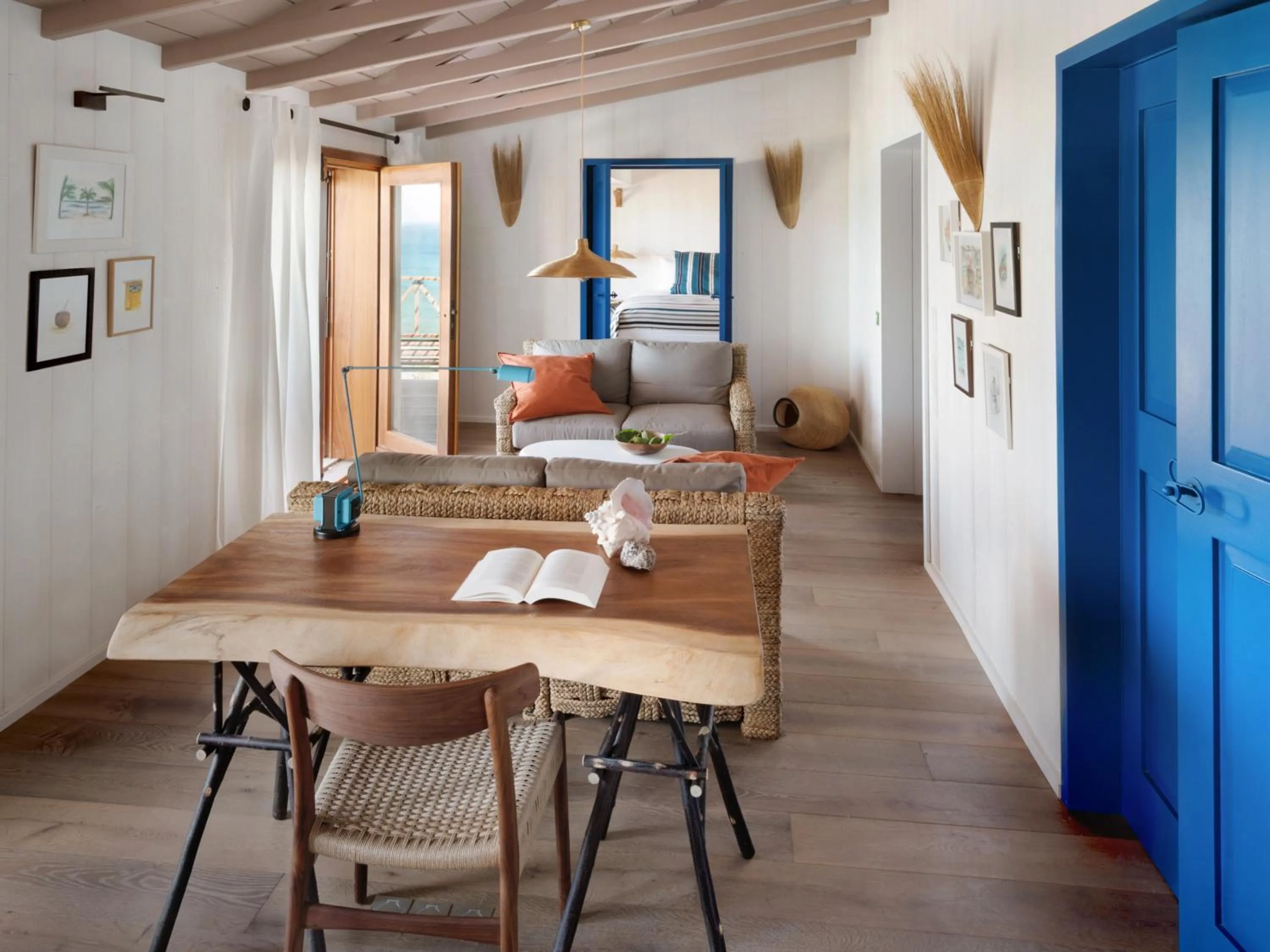 Living room, Bed in Hotel Manapany