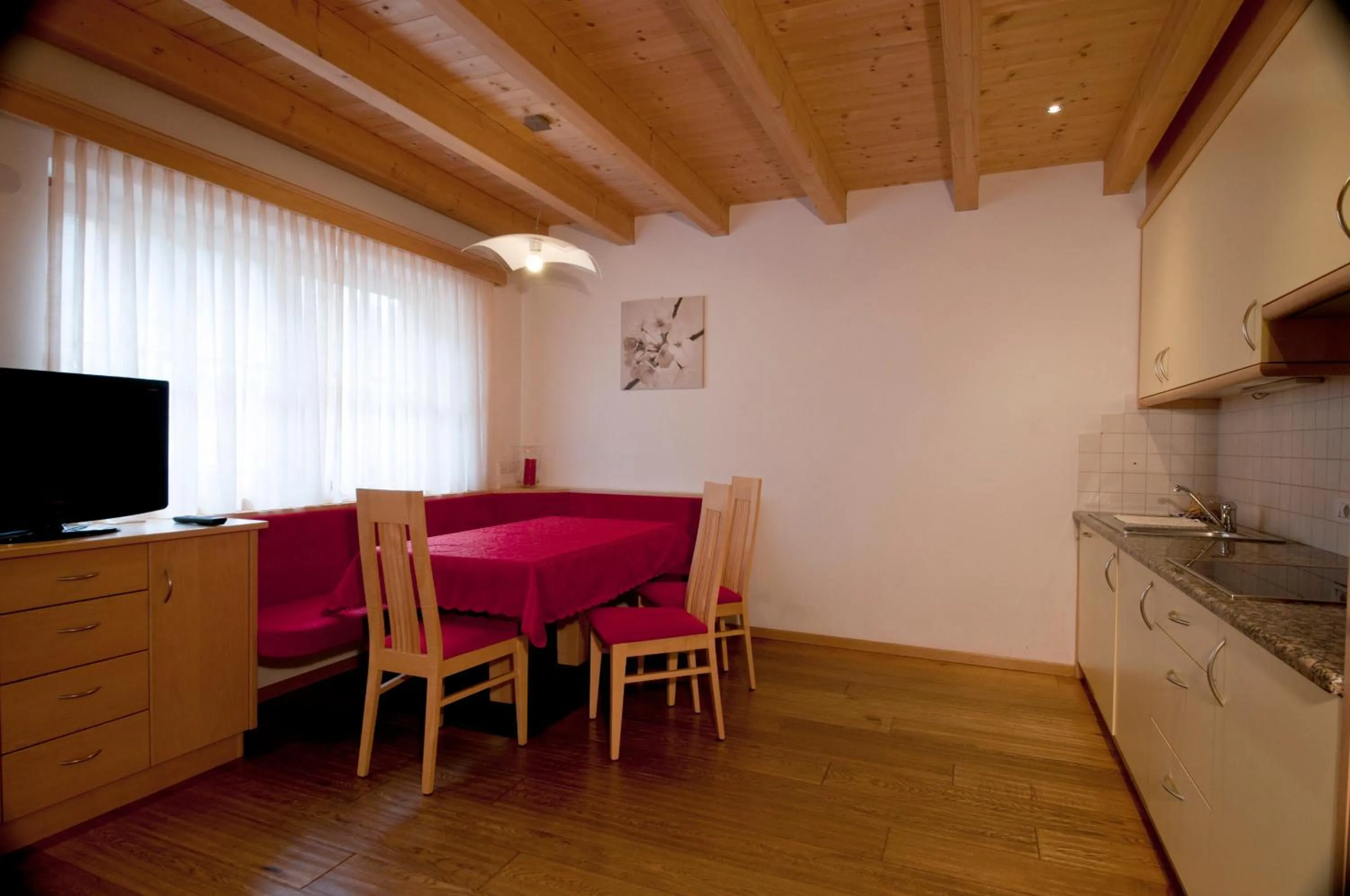 Dining area in Appartamenti Villa Olympia