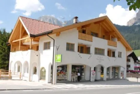Facade/entrance in Appartamenti Villa Olympia