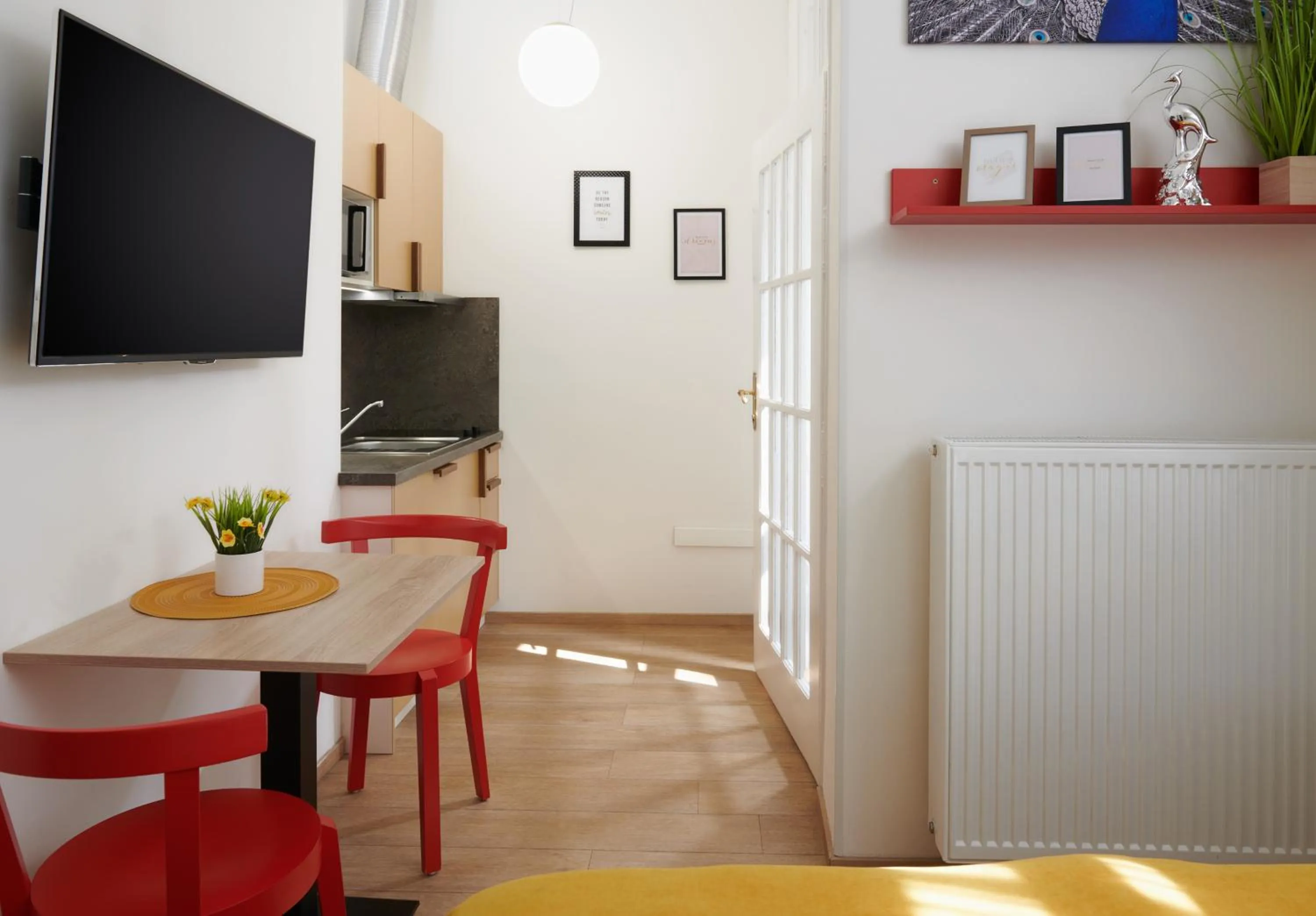 Kitchen or kitchenette in City Nest Apartments by Adrez