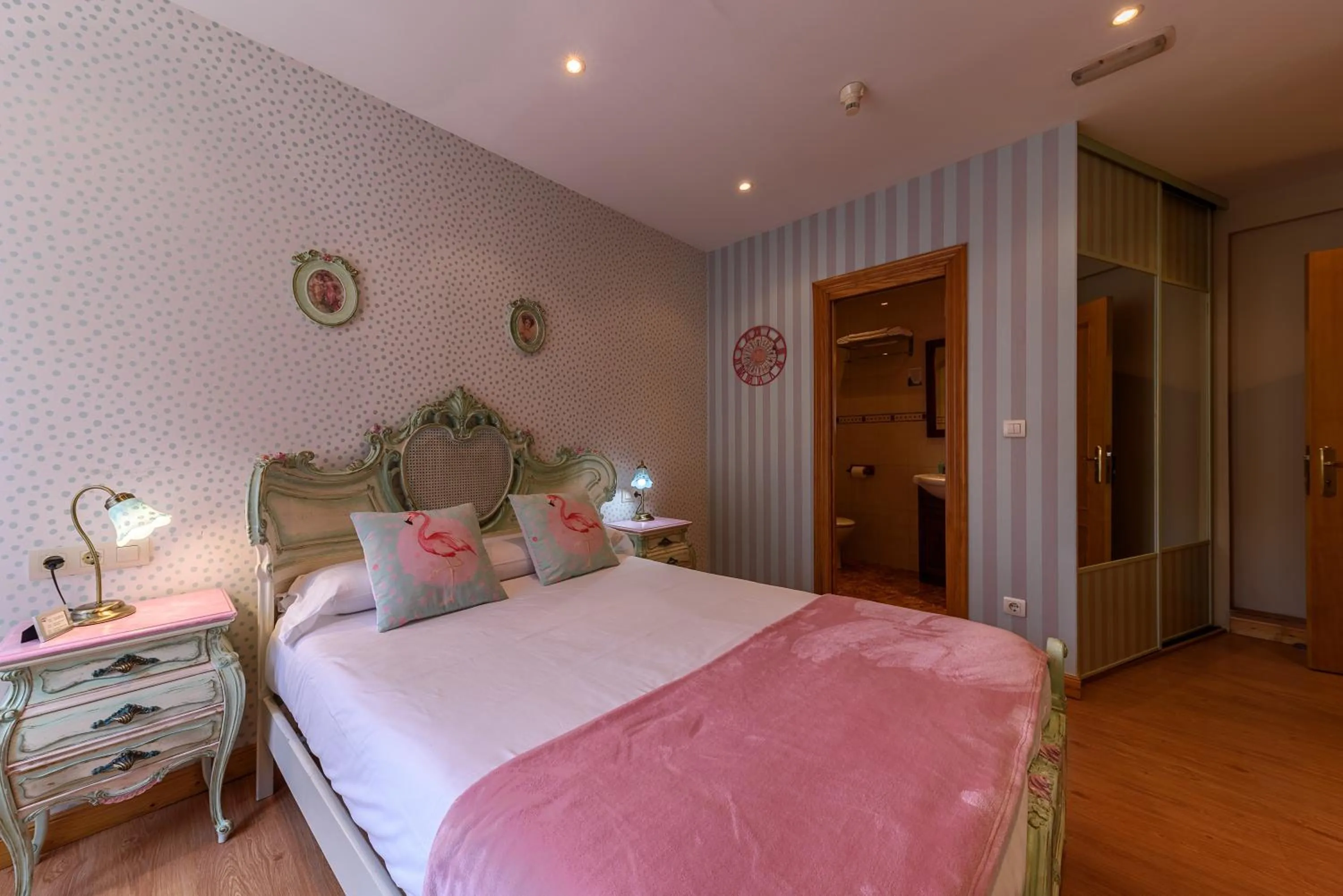 Photo of the whole room, Bed in Hosteria Villa de Castro