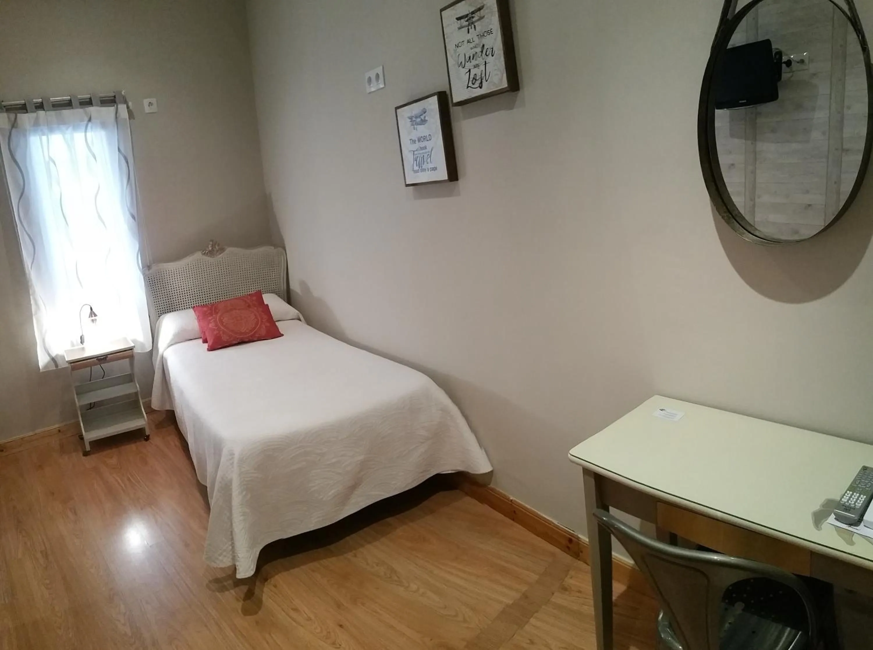 Photo of the whole room, Bed in Hosteria Villa de Castro