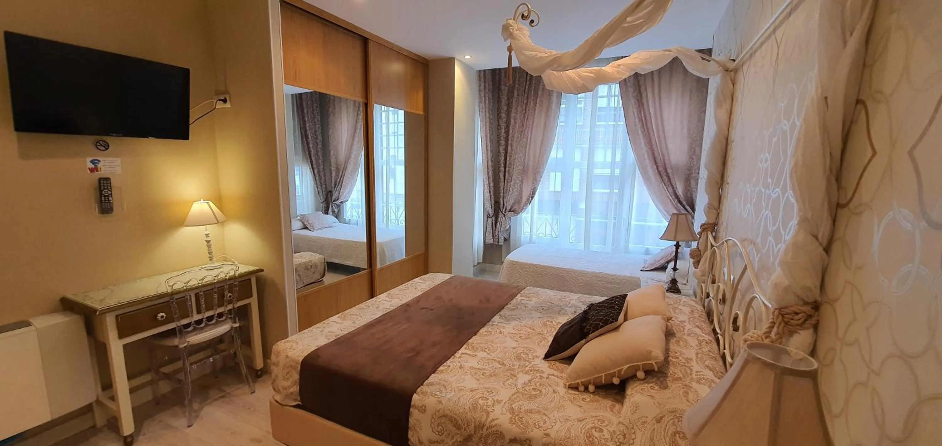 Photo of the whole room, Bed in Hosteria Villa de Castro