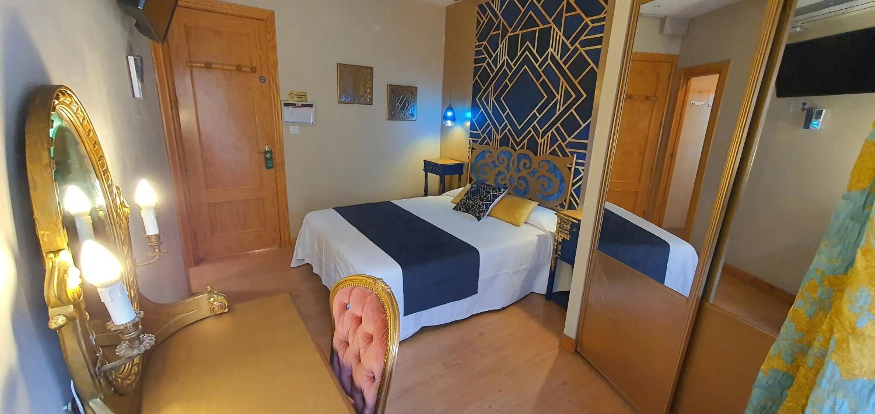 Photo of the whole room, Bed in Hosteria Villa de Castro