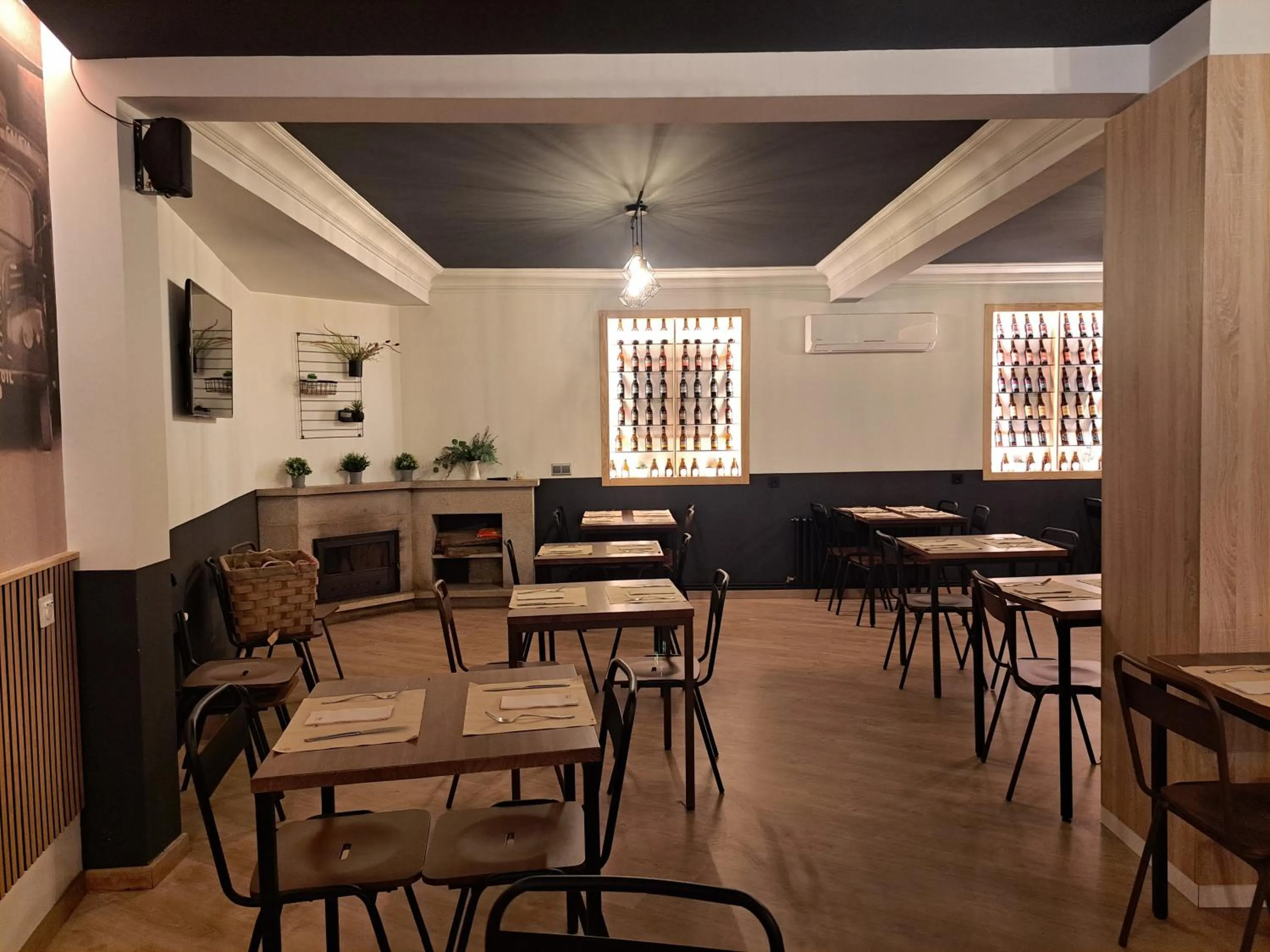 Restaurant/places to eat in Hotel Roquiño