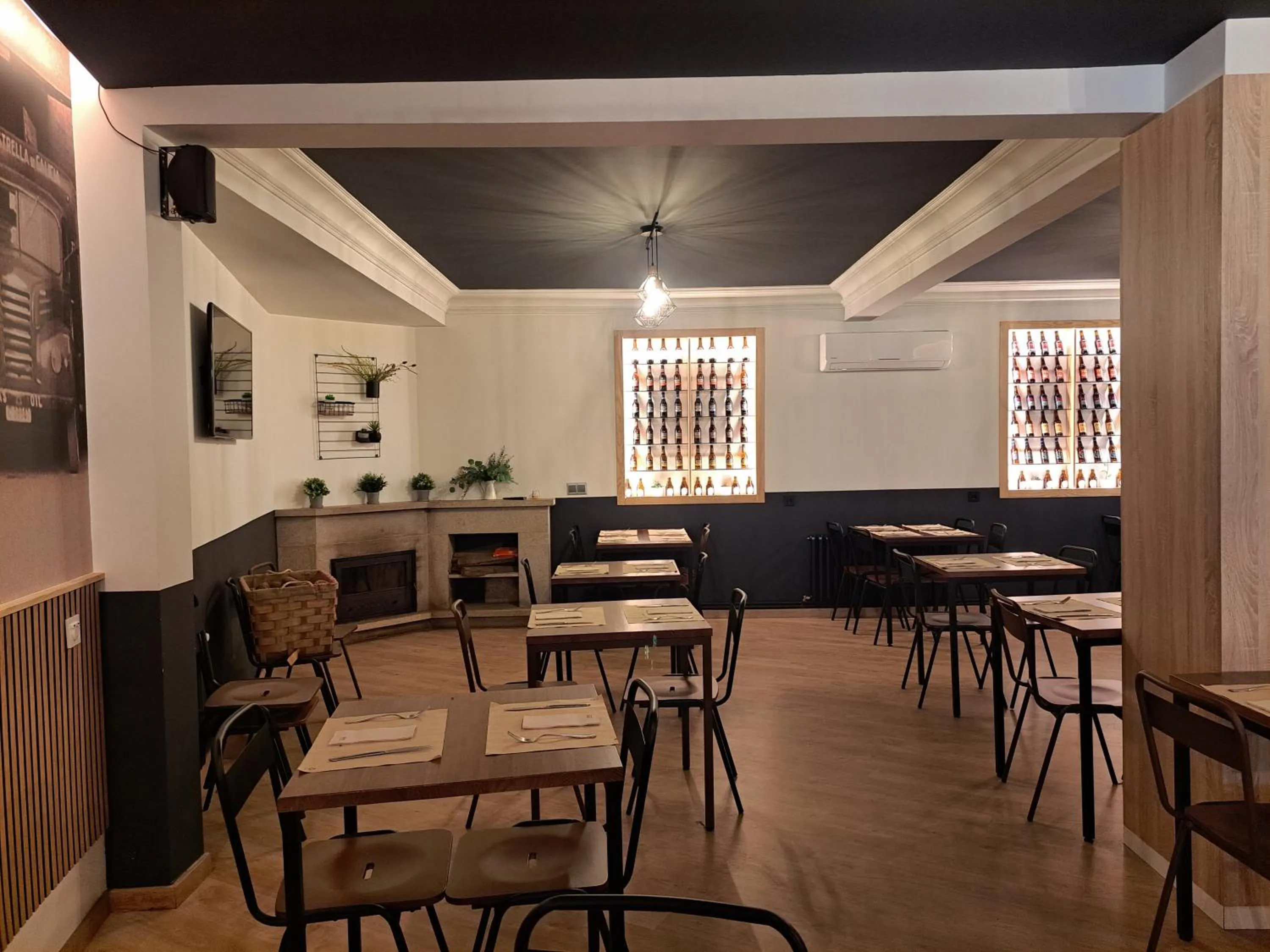 Restaurant/places to eat in Hotel Roquiño