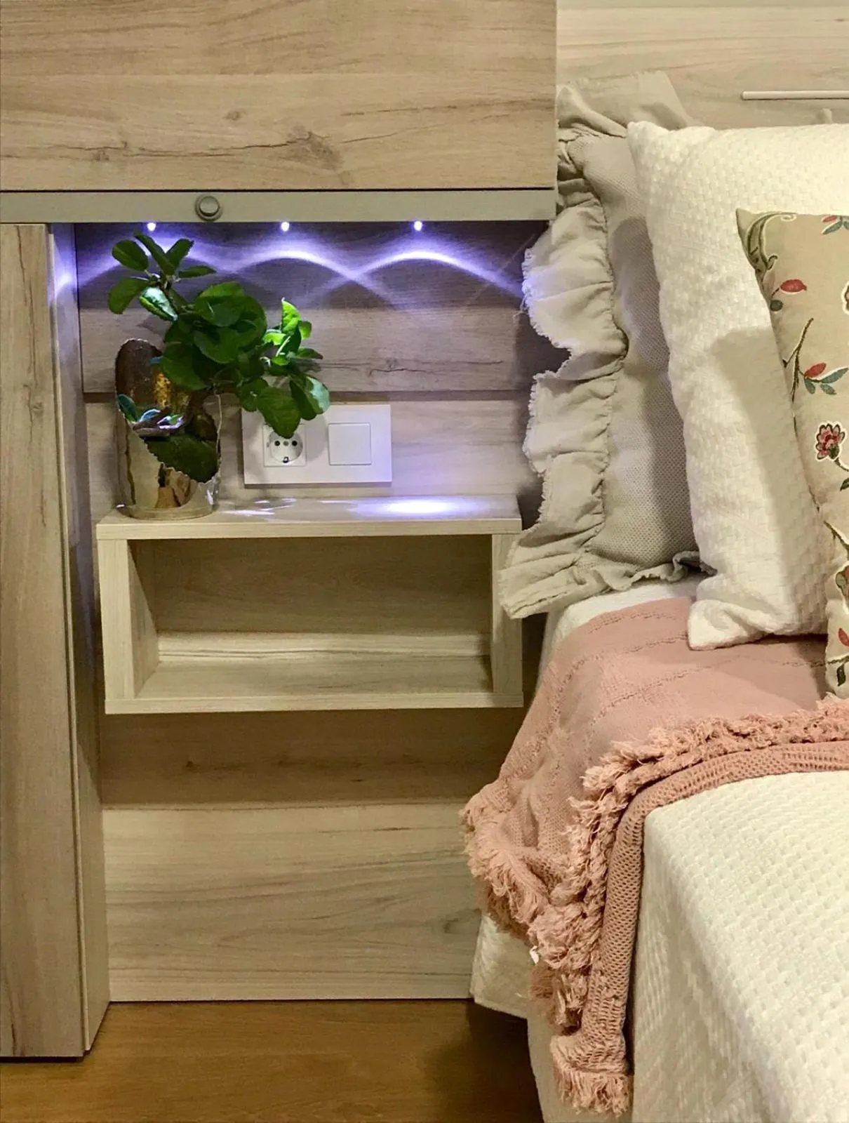 Decorative detail, Bed in Hotel Roquiño