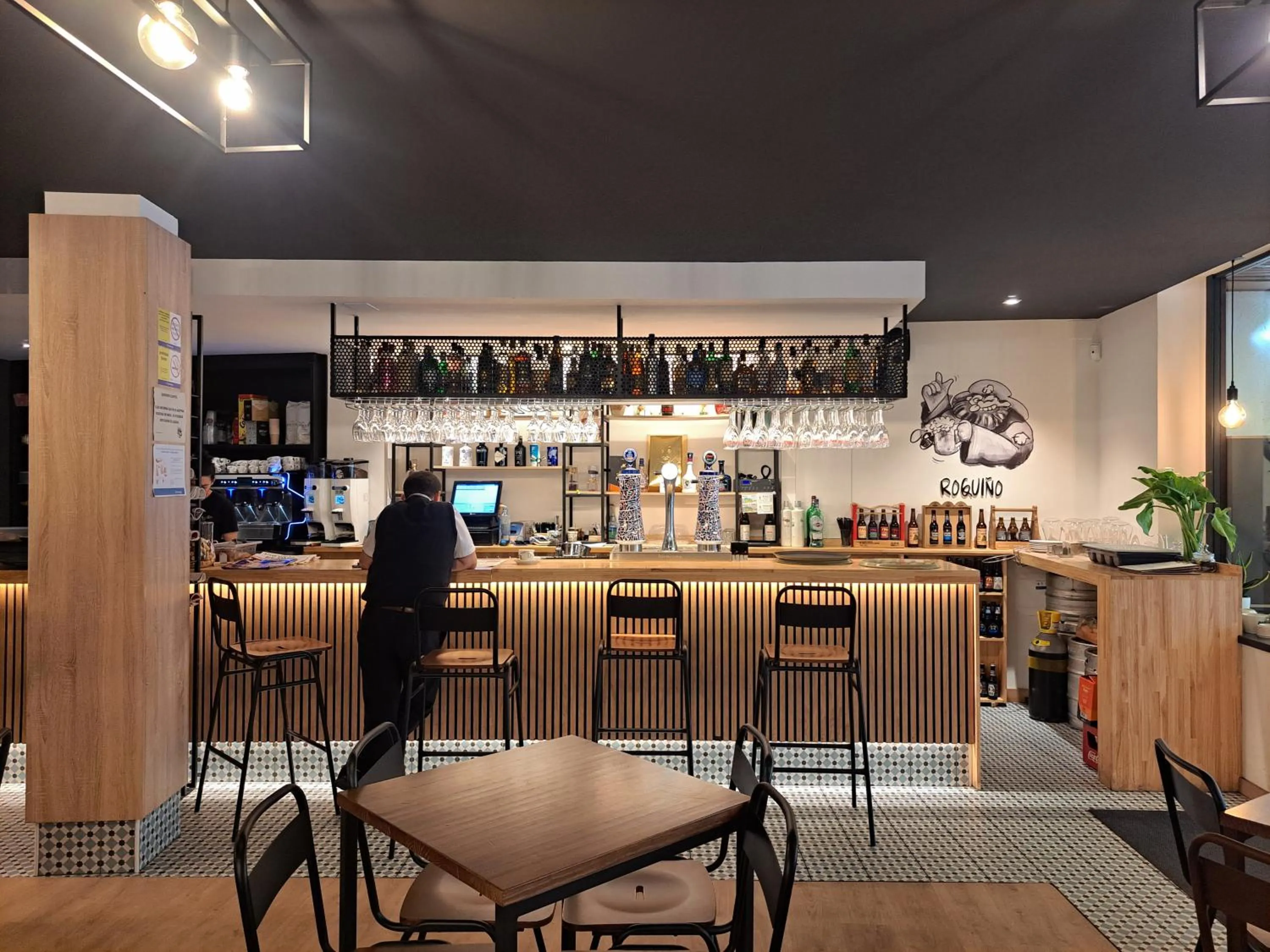 Restaurant/places to eat in Hotel Roquiño