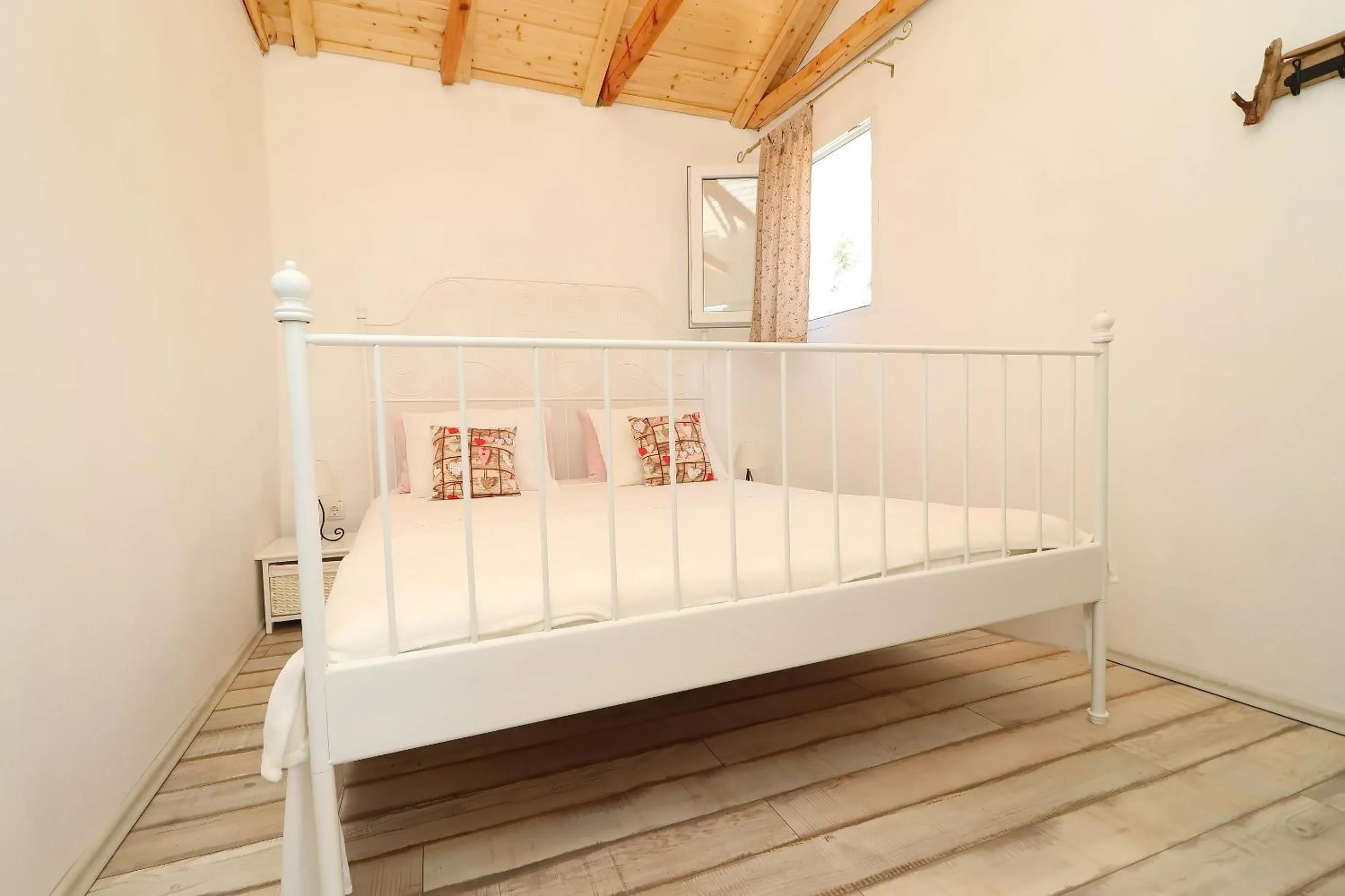 Bedroom, Bed in Greenside Cottage Lumi