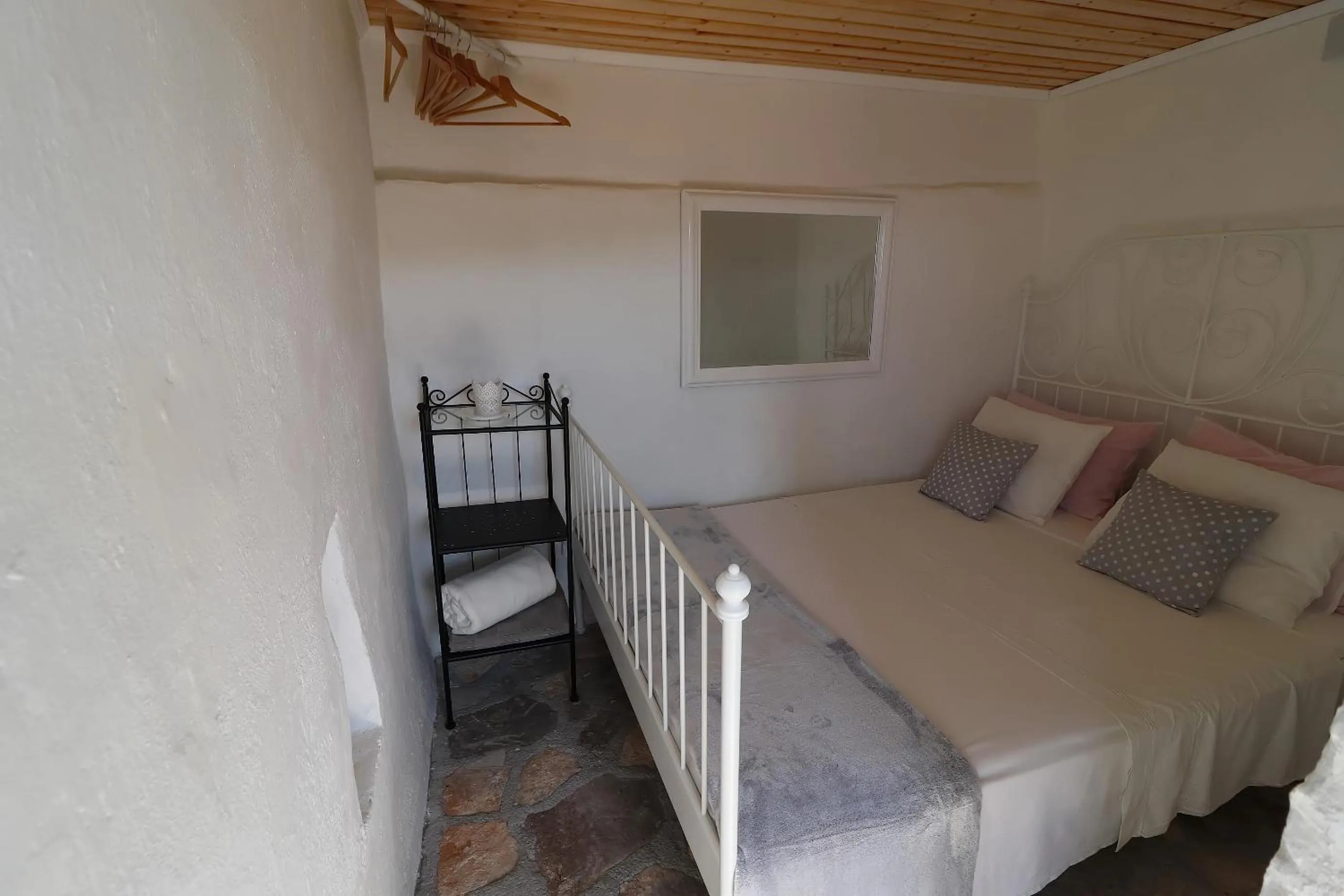 Bedroom, Bed in Greenside Cottage Lumi