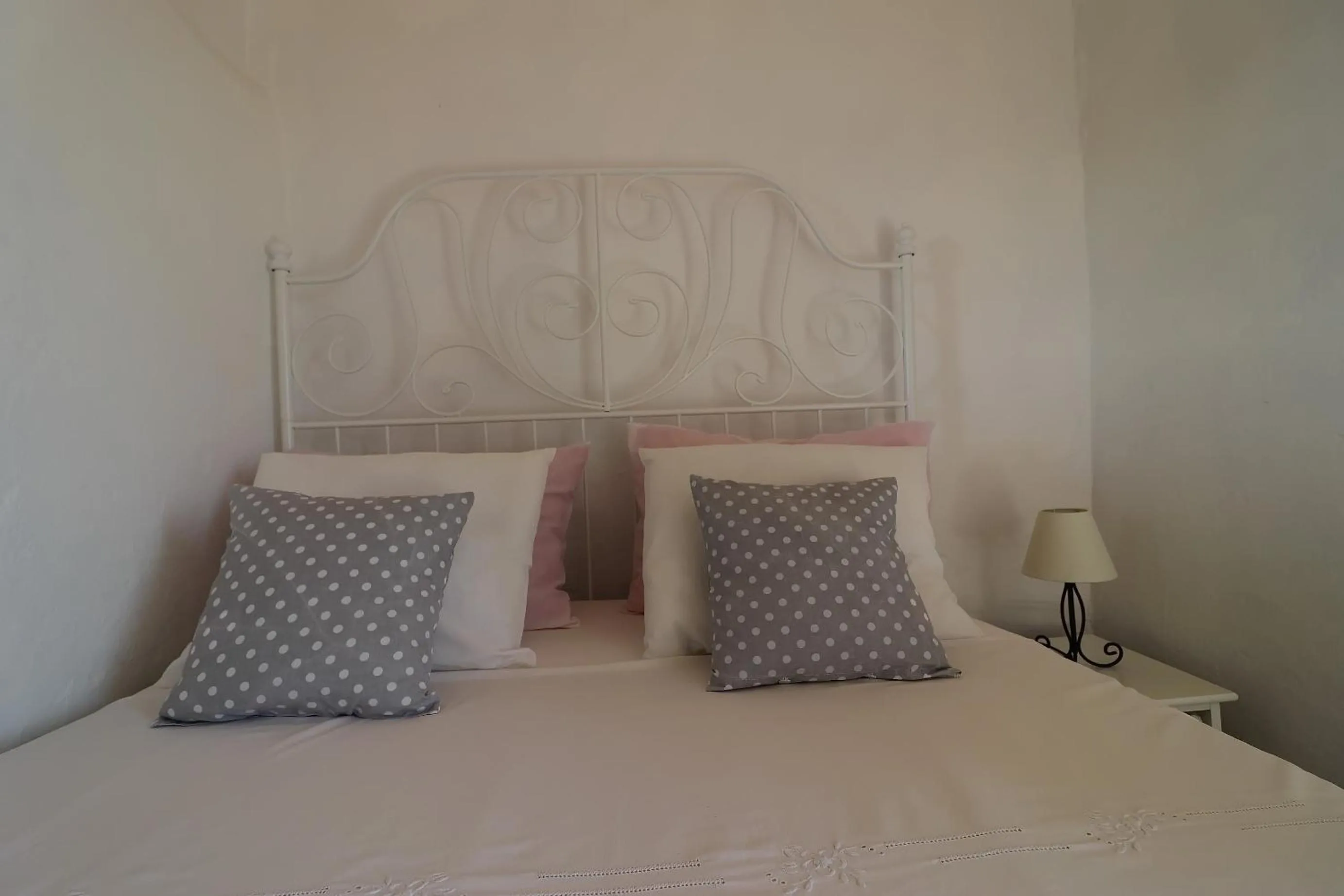 Bedroom, Bed in Greenside Cottage Lumi