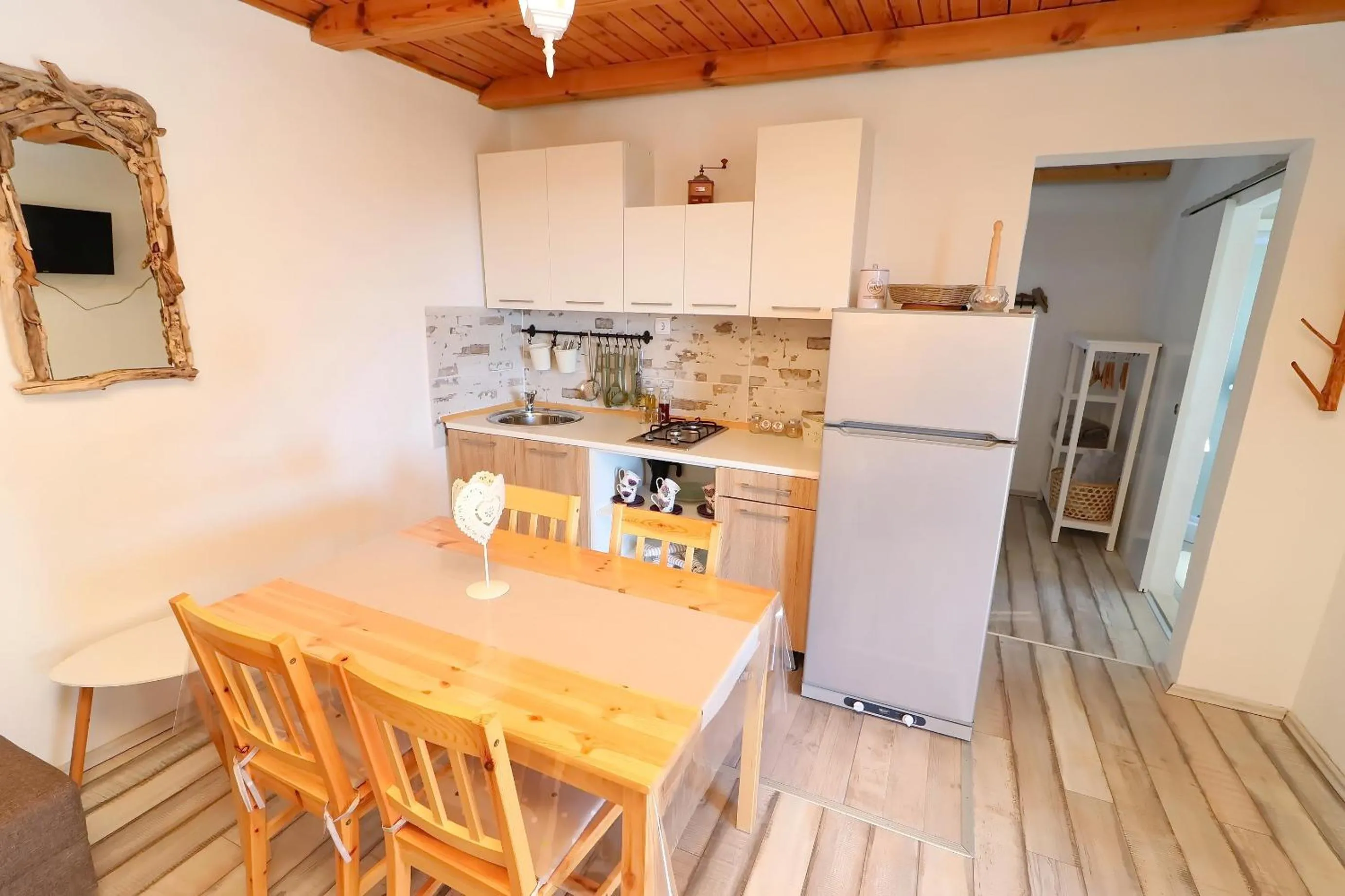Dining area in Greenside Cottage Lumi