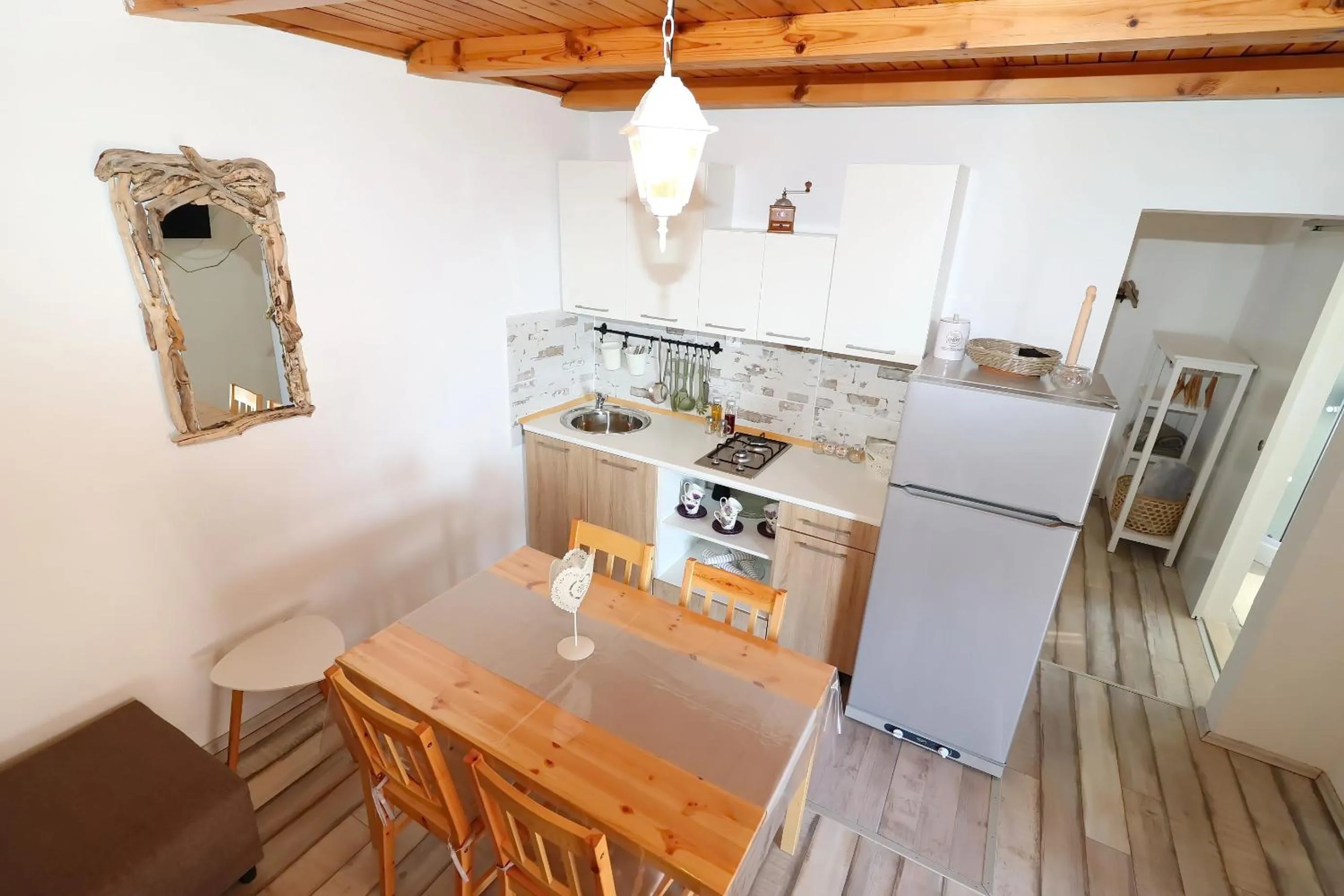 Kitchen or kitchenette in Greenside Cottage Lumi