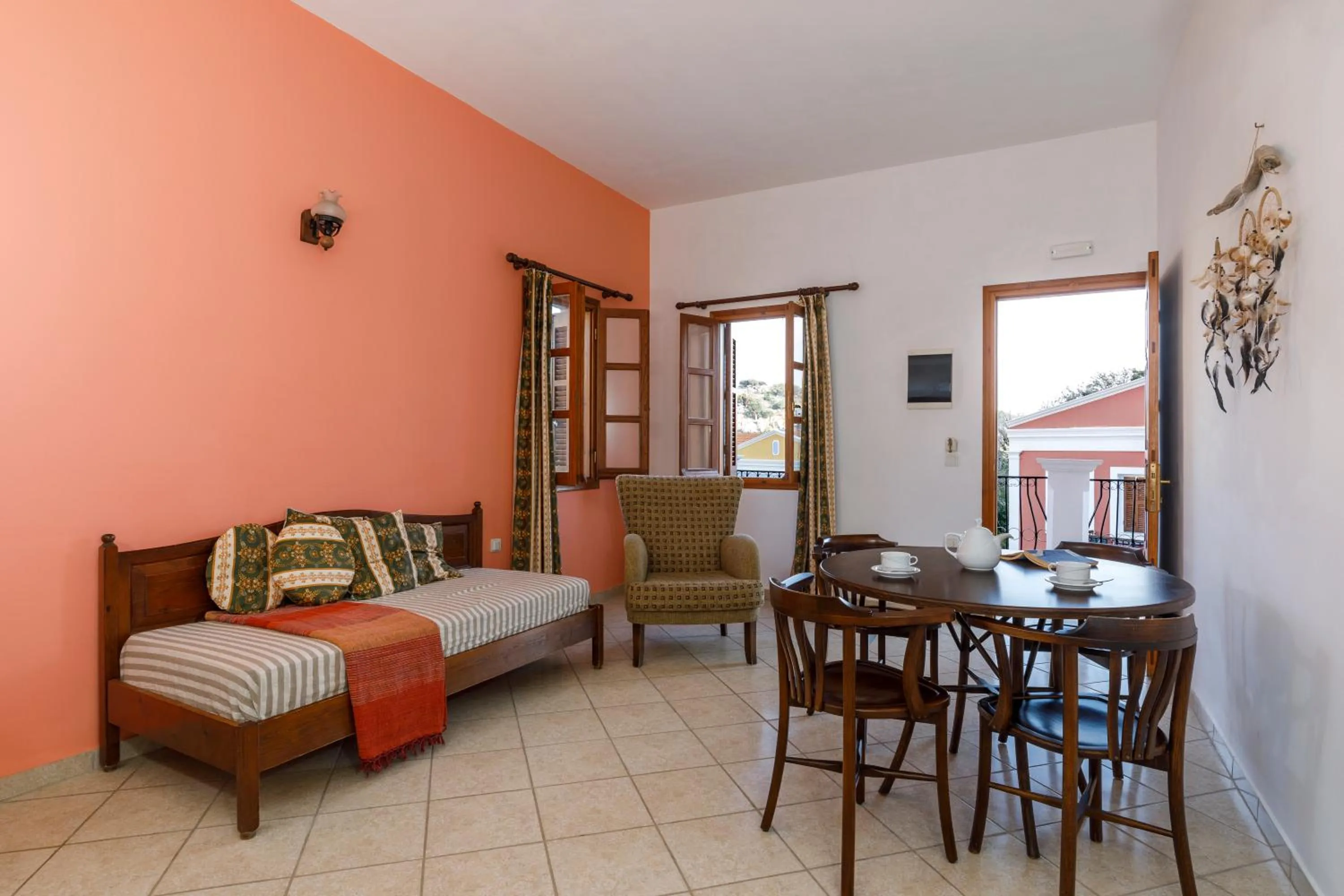 Patio, Bed in Opera House Hotel