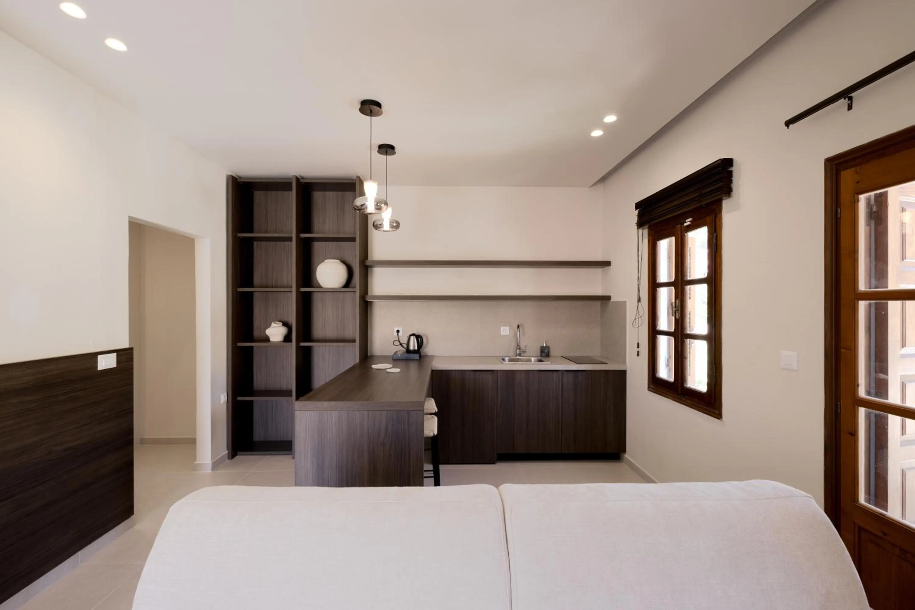 Kitchen or kitchenette, Bed in Opera House Hotel