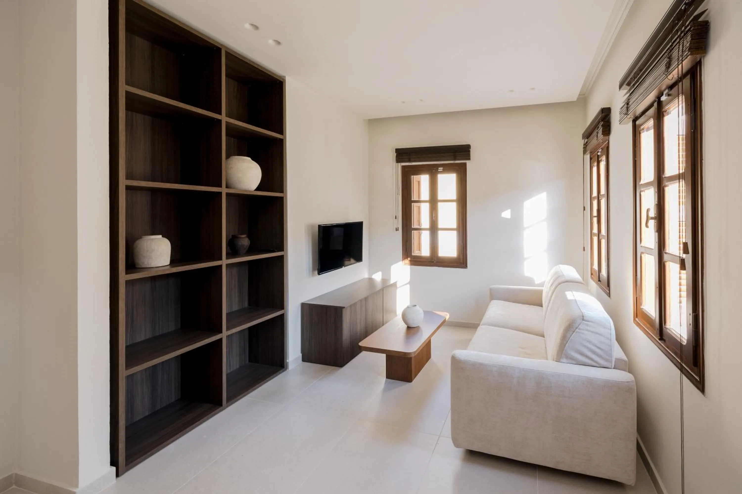 Communal lounge/ TV room in Opera House Hotel