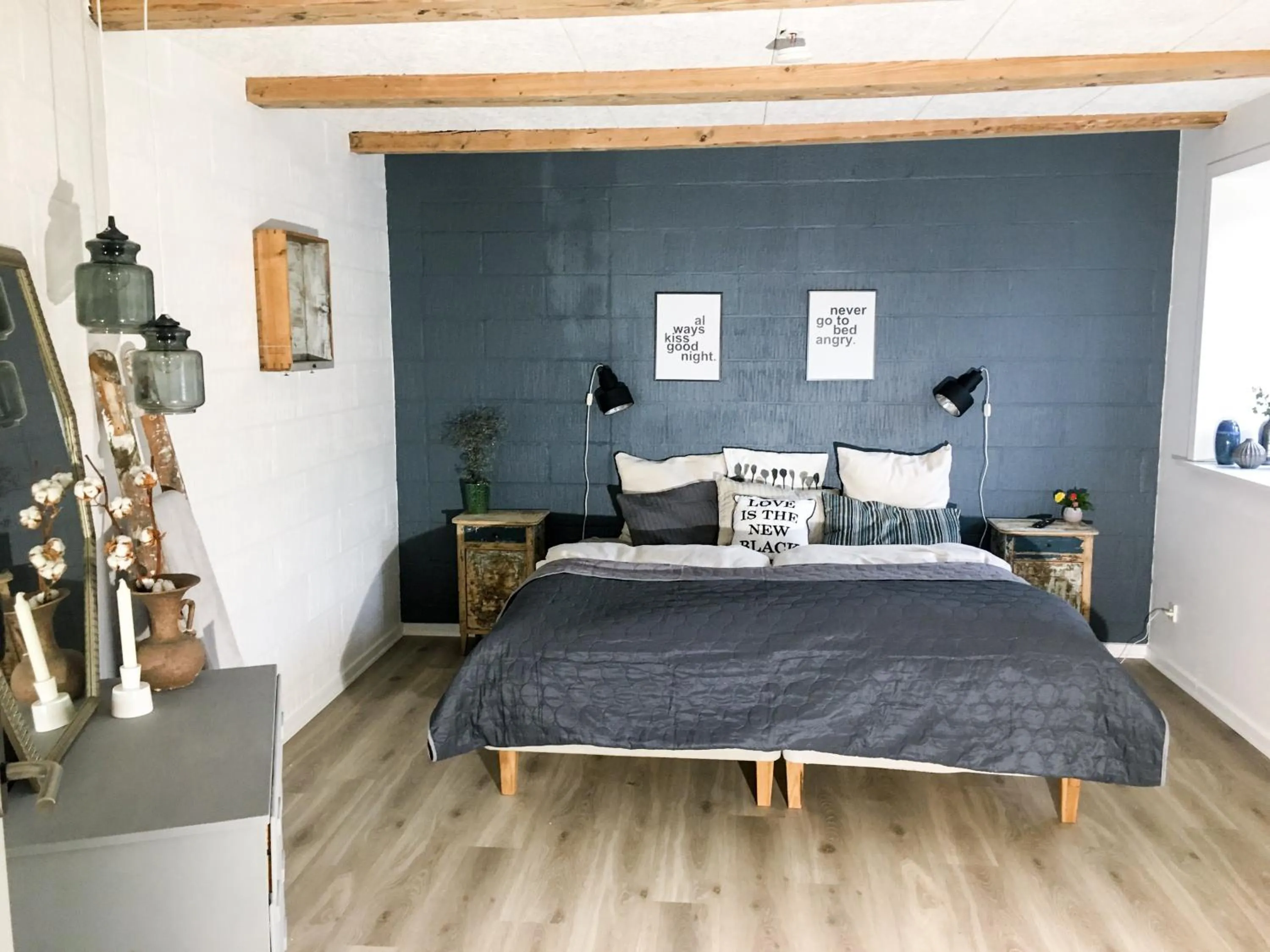 Photo of the whole room, Bed in Hos Mette