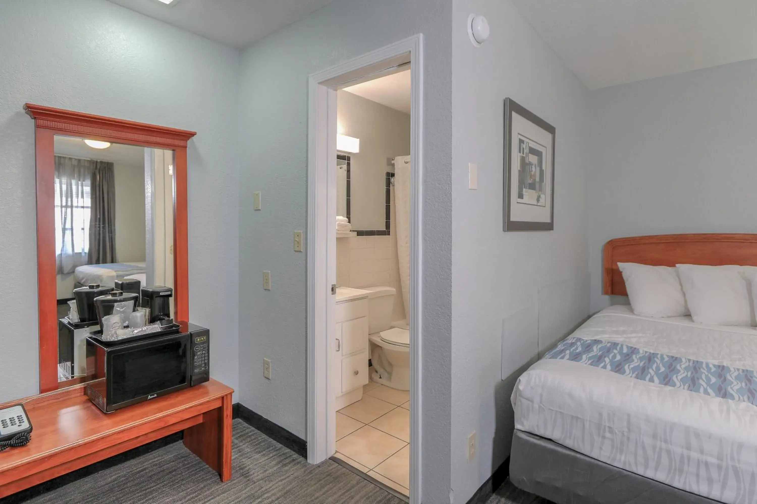 Bed in Belle Aire Motel - Downtown Convention Center - Gatlinburg Bed in Belle Aire Motel - Downtown Convention Center - Gatlinburg