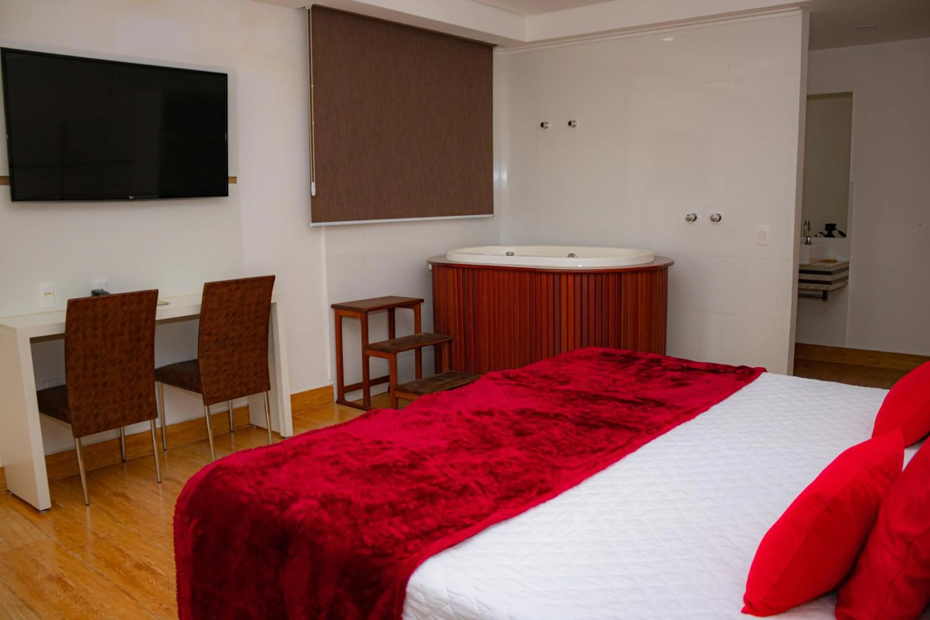 Communal lounge/ TV room, Bed in Granlago Hotel