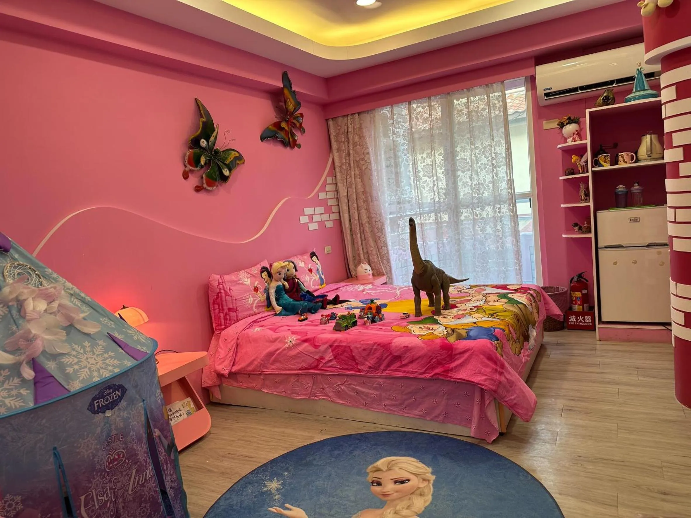Photo of the whole room, Bed in Kenting Mola
