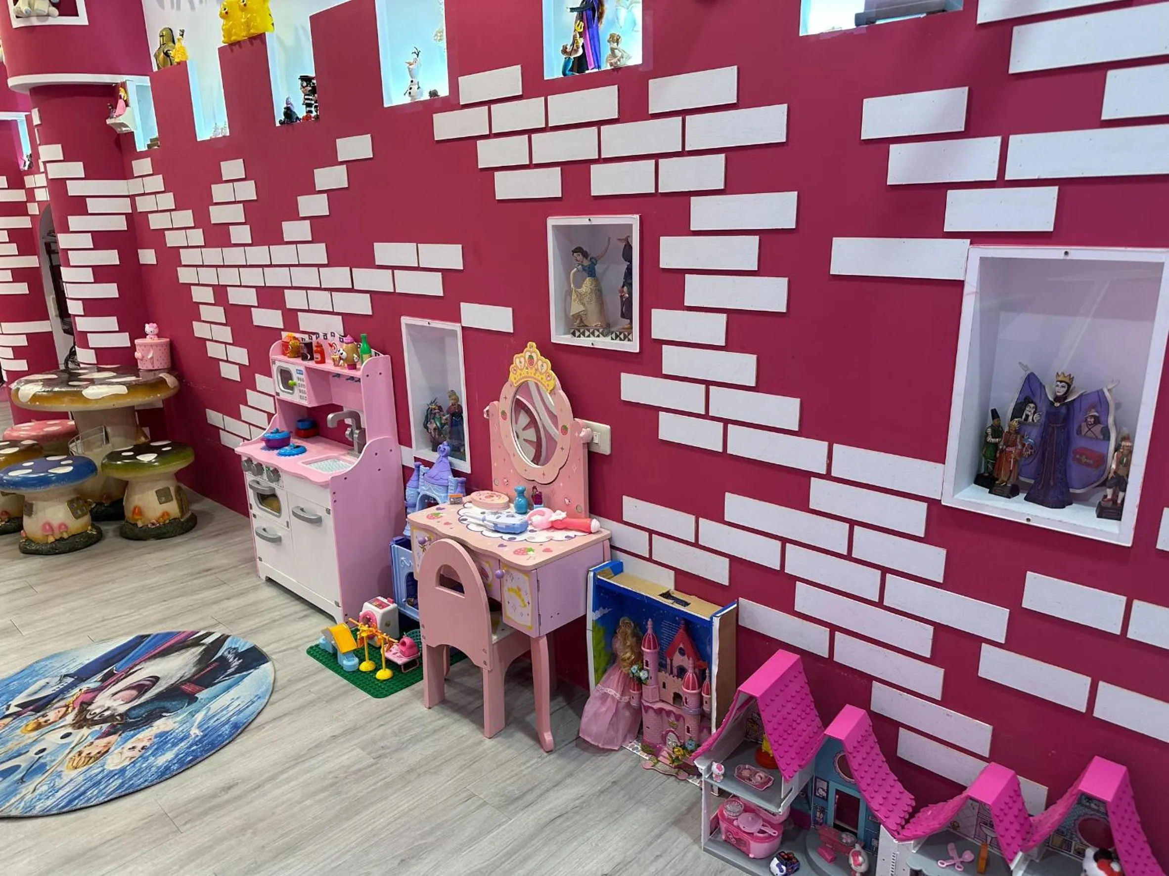 Photo of the whole room in Kenting Mola