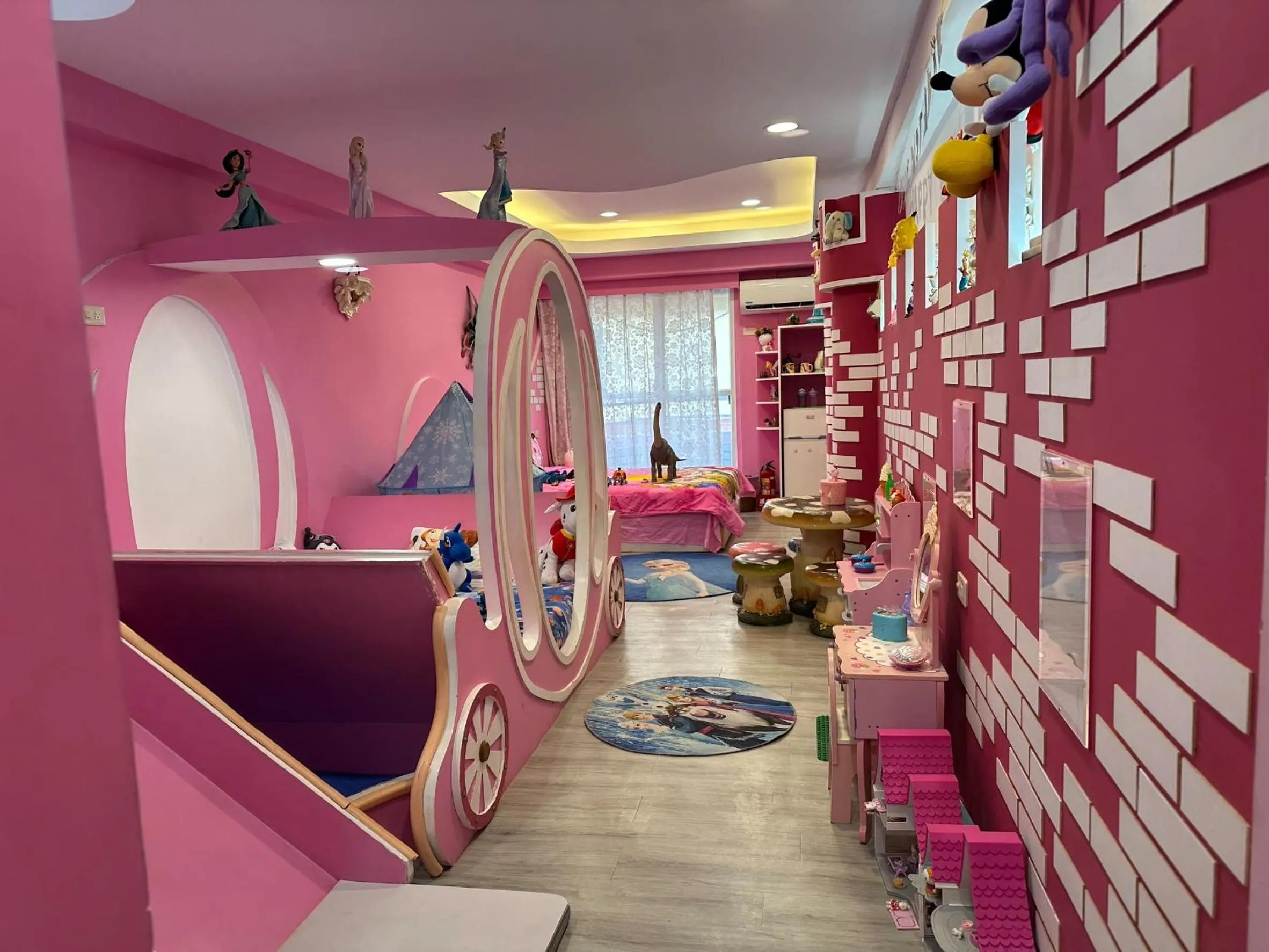 Photo of the whole room in Kenting Mola