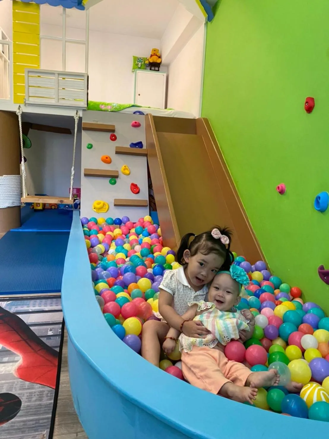 Photo of the whole room in Kenting Mola