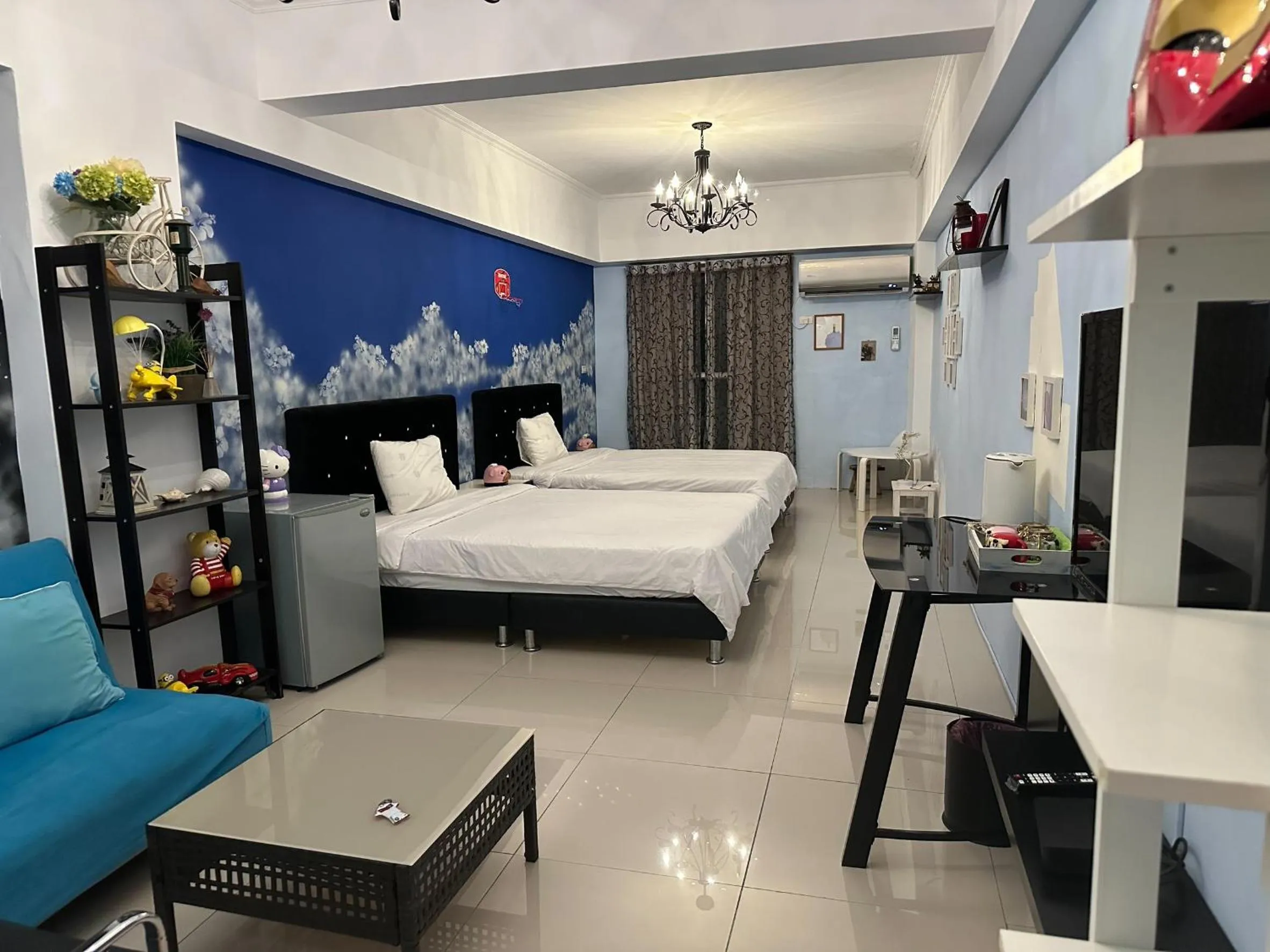 Photo of the whole room, Bed in Kenting Mola