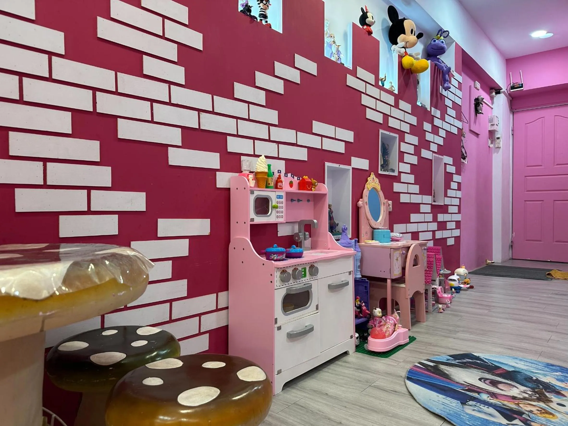 Photo of the whole room in Kenting Mola