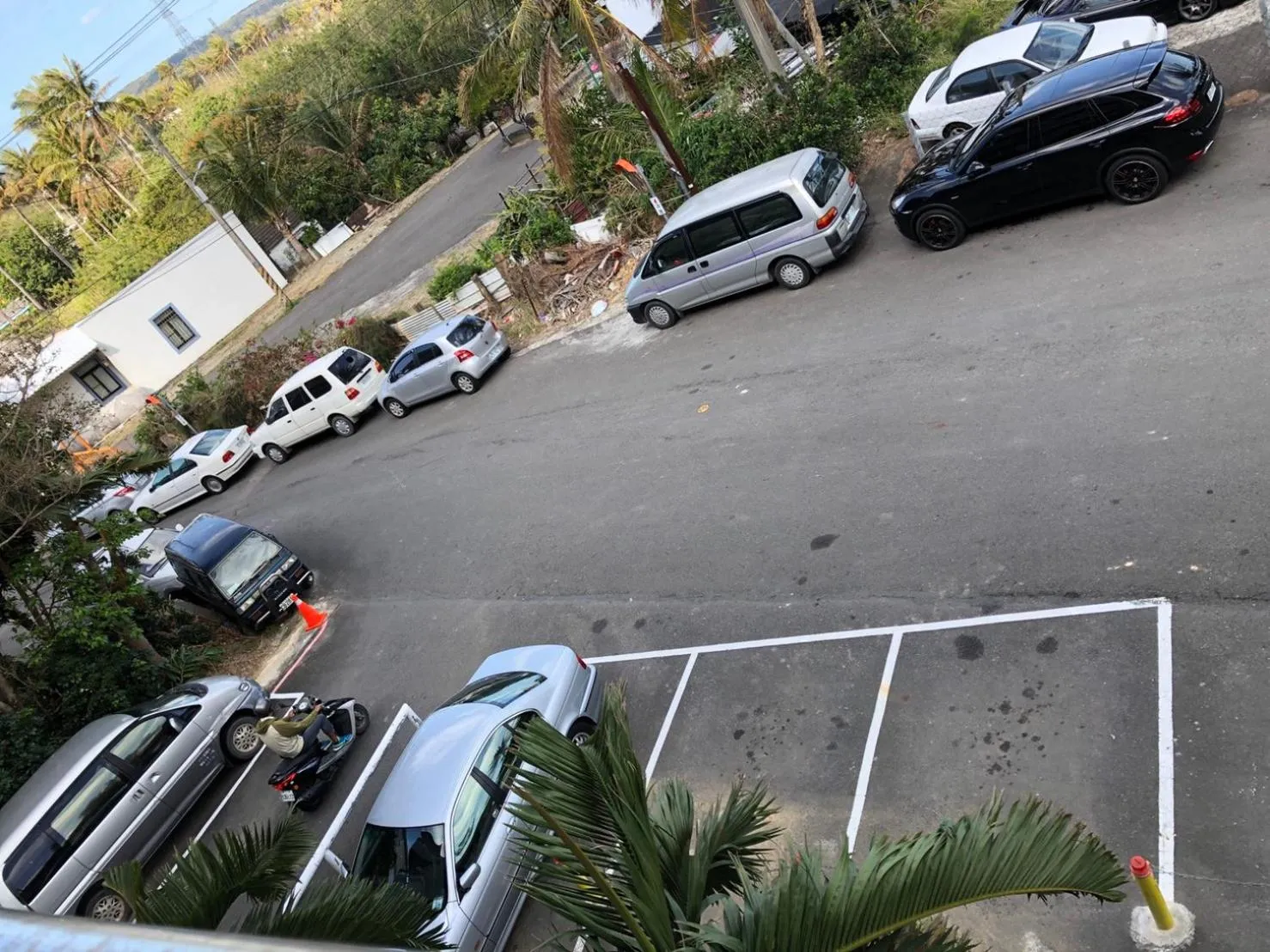 Parking in Kenting Mola