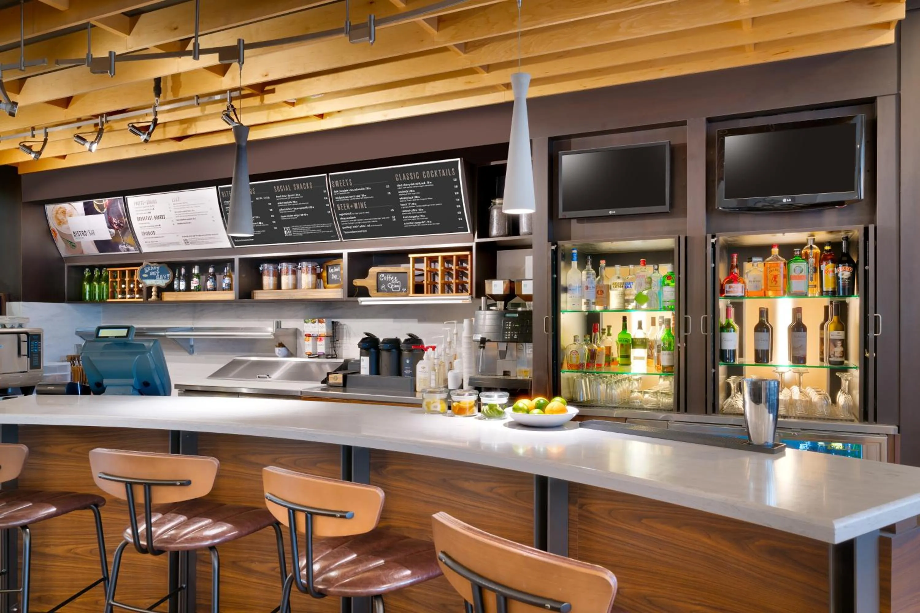 Restaurant/places to eat in Courtyard by Marriott Houston NASA Clear Lake