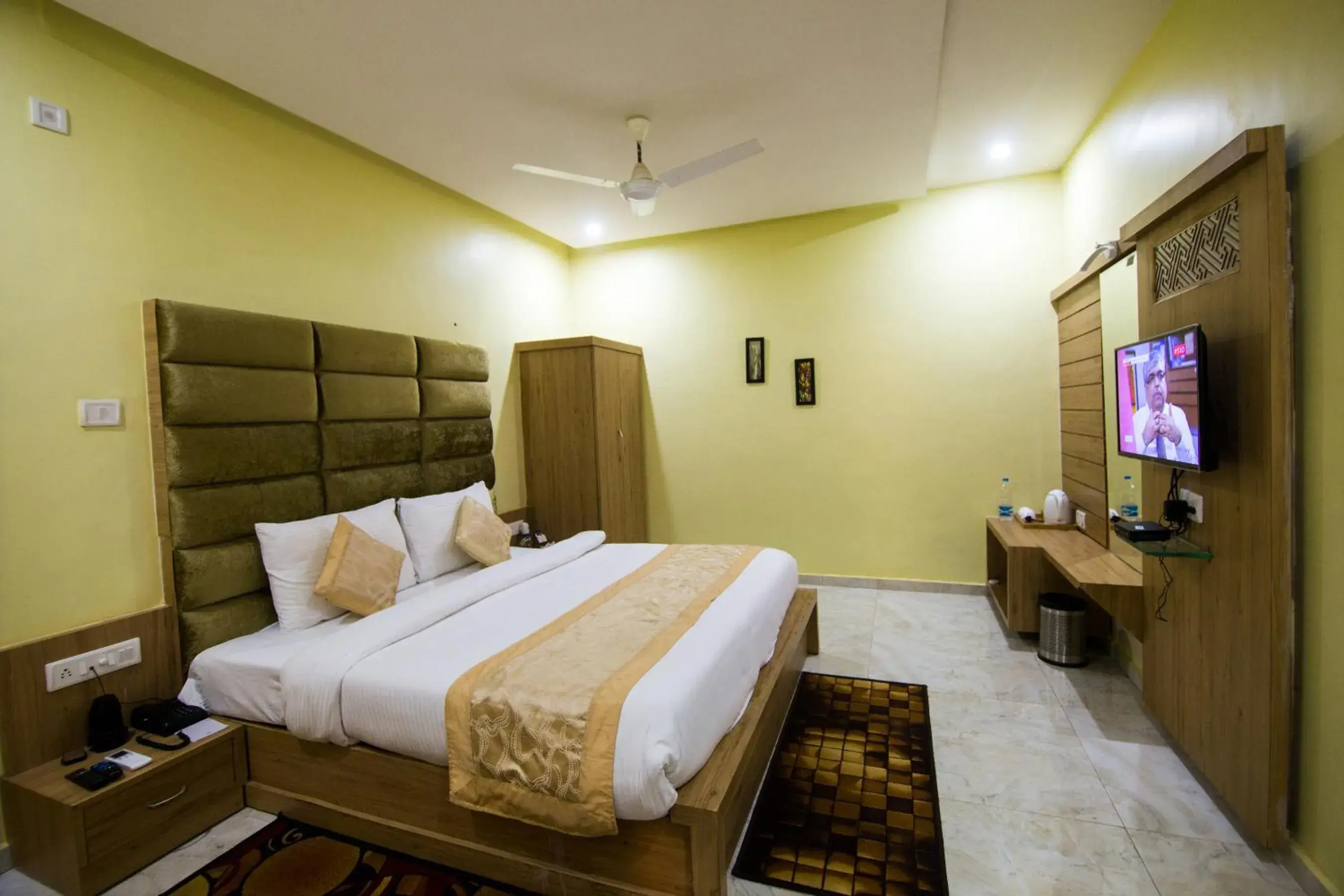 Photo of the whole room, Bed in The River Front Resort Photo of the whole room, Bed in The River Front Resort