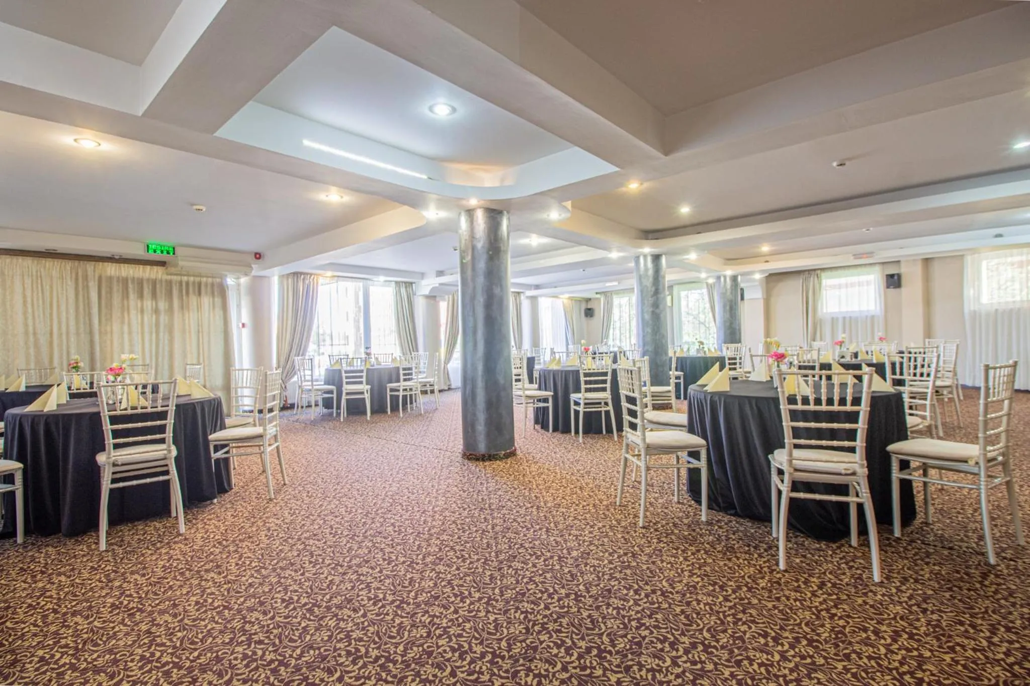 Restaurant/places to eat in Casa Mureșan