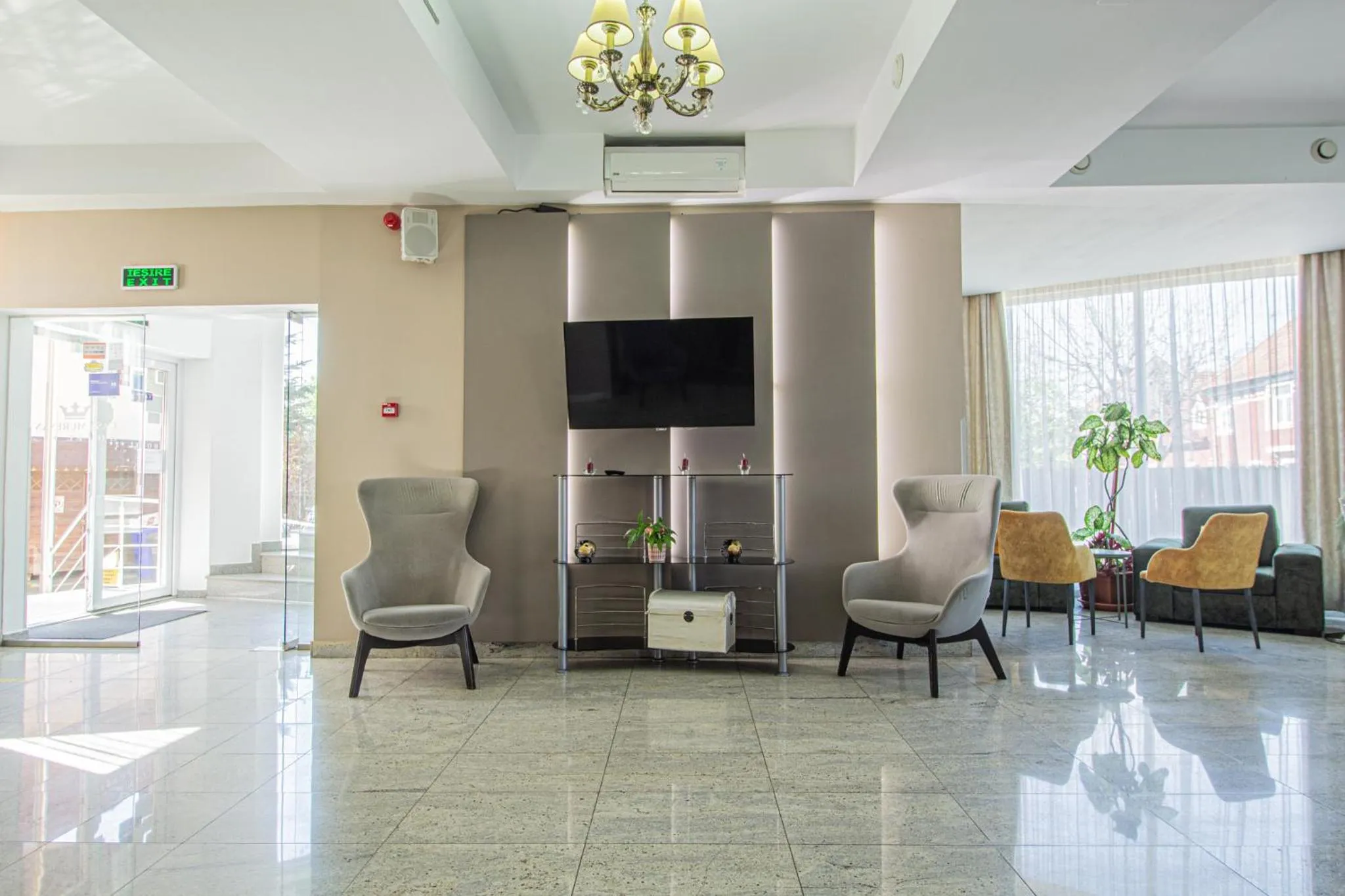 Communal lounge/ TV room in Casa Mureșan