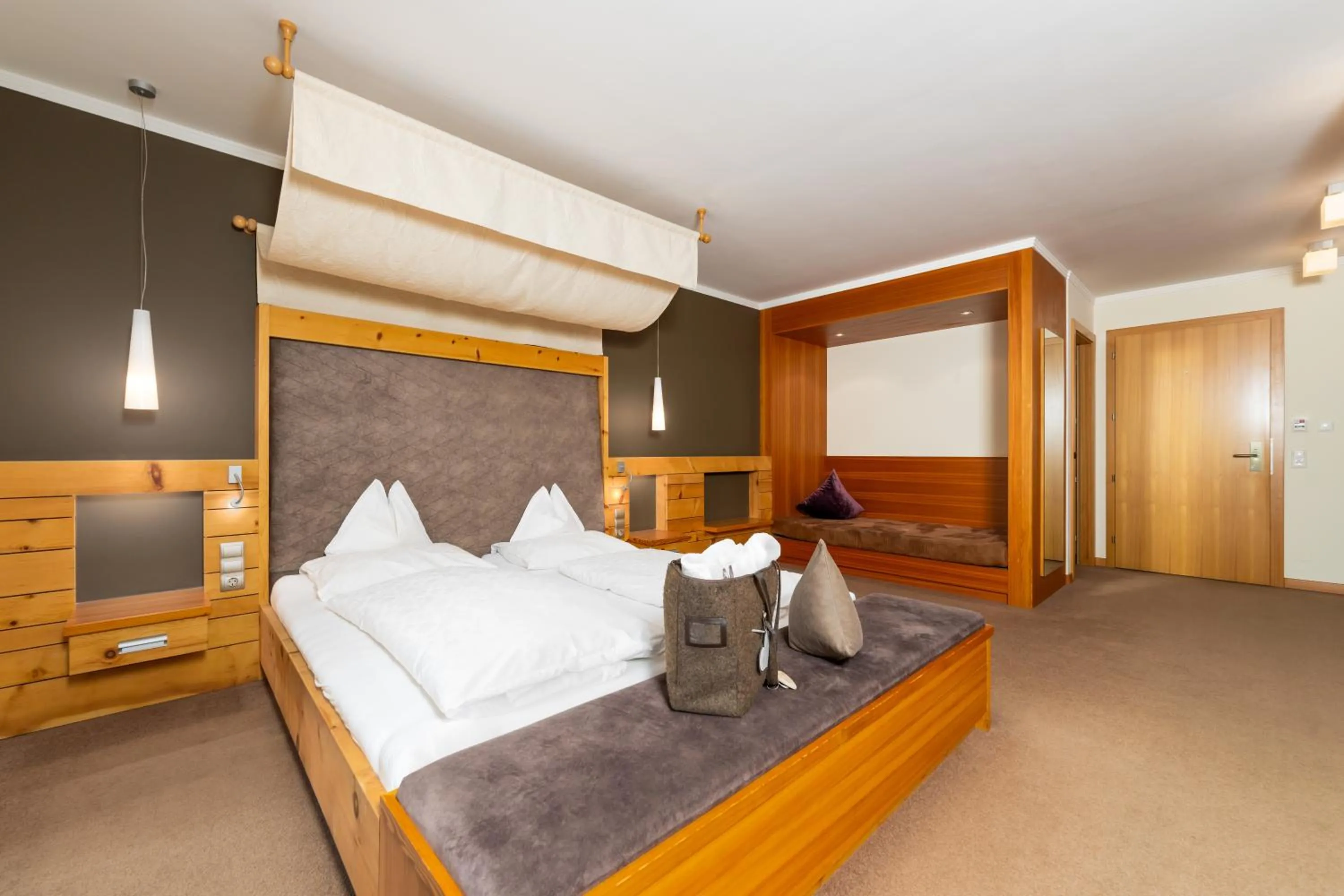 Photo of the whole room, Bed in Wellnesshotel Mein Almhof Superior