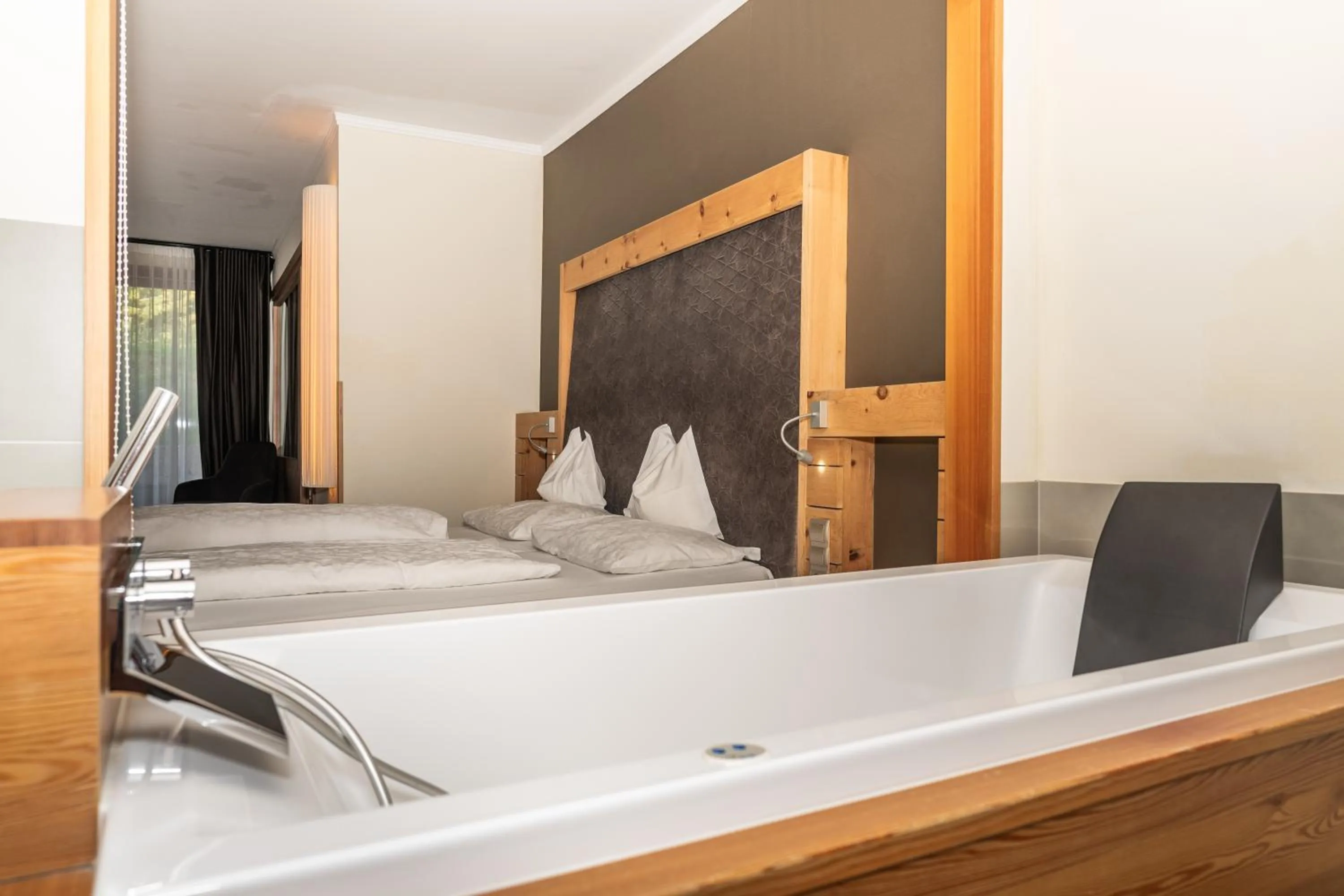 Photo of the whole room, Bed in Wellnesshotel Mein Almhof Superior